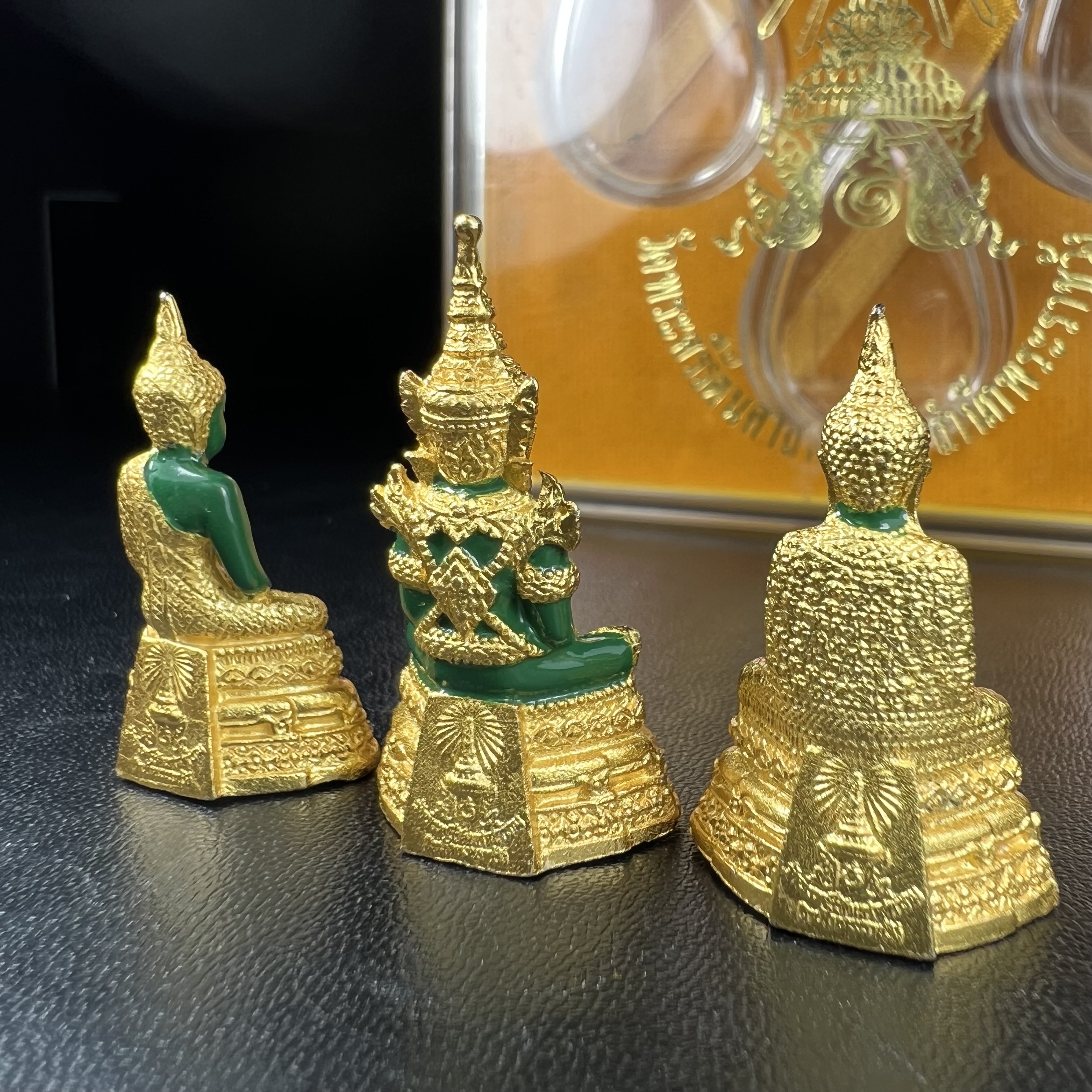พระพุทธมหามณีรัตนปฏิมากร(พระแก้วมรกต) วัดพระศรีรัตนศาสดาราม สำนักพระราชวัง จัดสร้าง ชุด3 ฤดู ร้อน ฝน หนาว(บรรจุมวลสารใต้ฐาน)