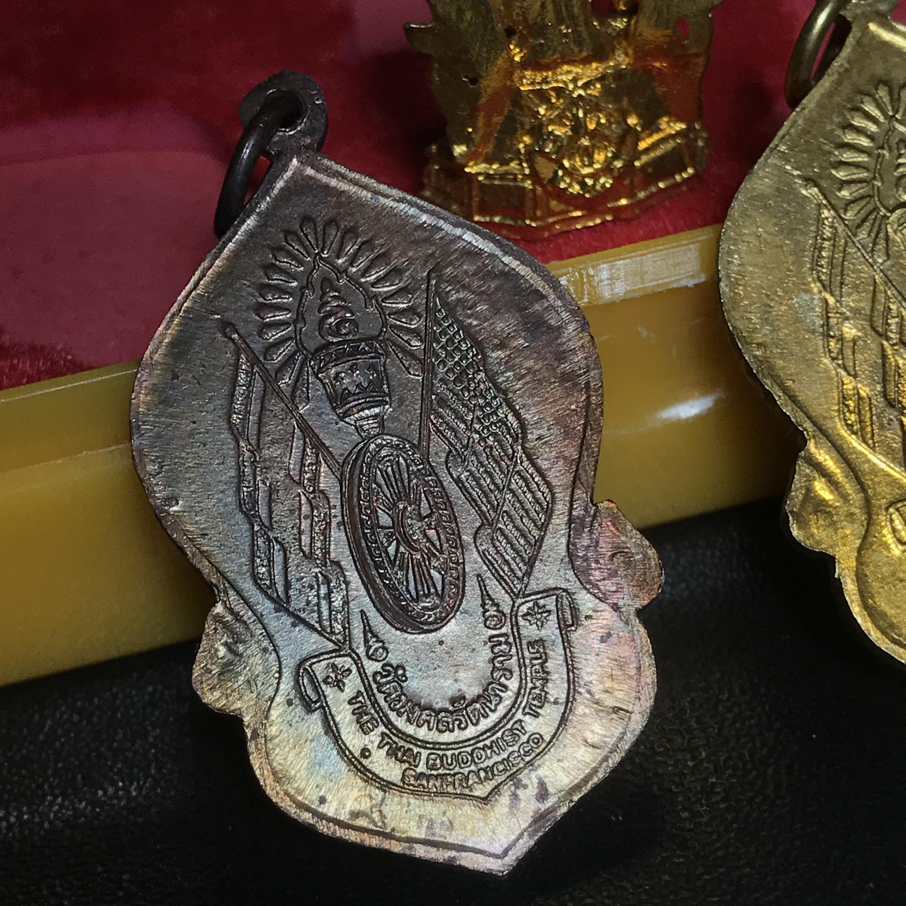 ชุดวัตถุมงคลพระพุทธมงคลรัตนภูมิพัฒนมหามุนี ภปร. วัดมงคลรัตนาราม วัดไทยในซานฟรานซิสโก สหรัฐอเมริกา ( Sanfrancisco USA.) ปี2523