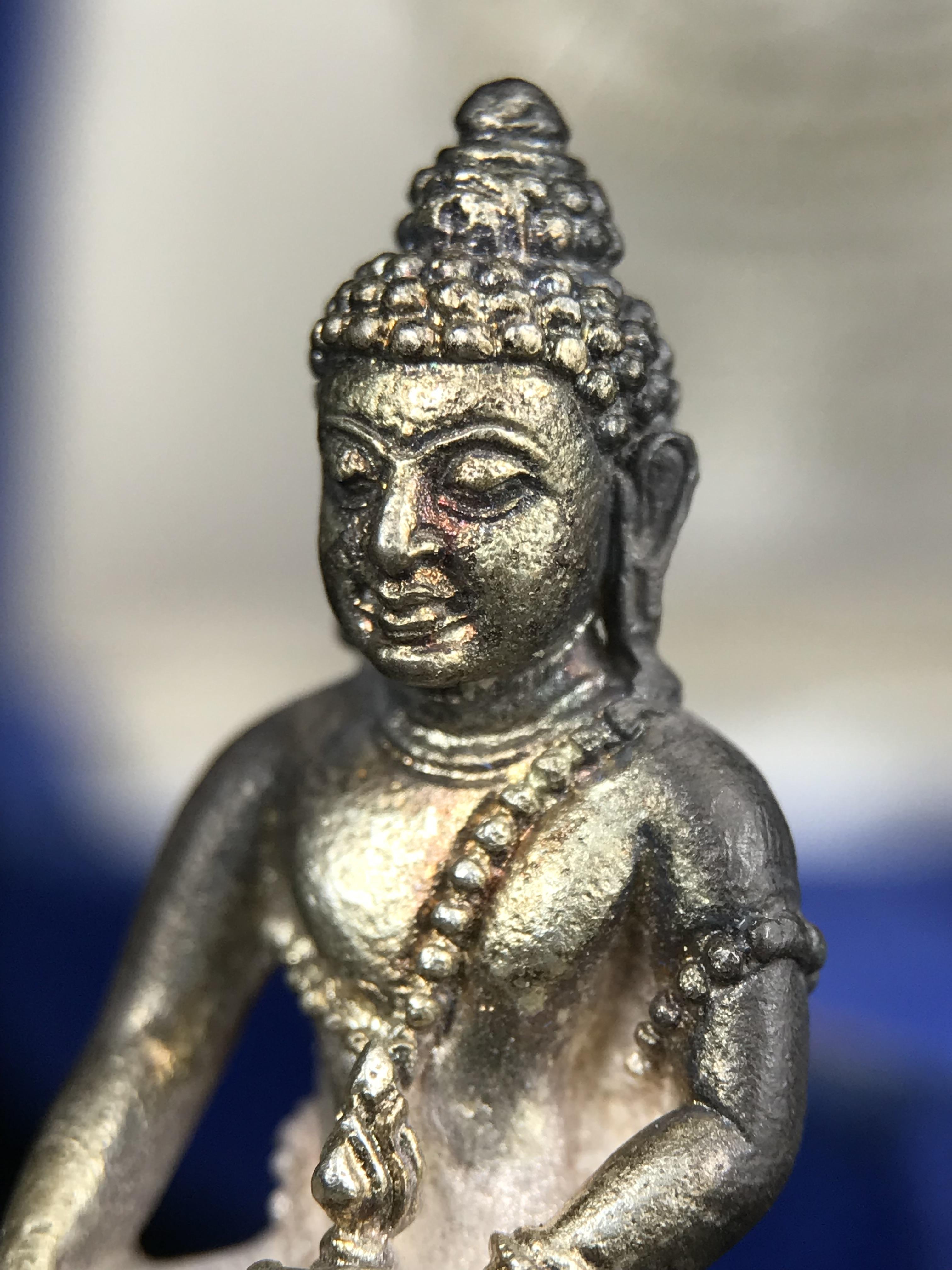 พระกริ่งศิรากาศ ภปร.(พระกริ่งคุ้มเกล้า)วัตถุมงคล"คุ้มเกล้าฯ" มูลนิธิ “คุ้มเกล้า” ในพระบรมราชูปถัมภ์ จัดสร้าง โรงพยาบาลภูมิพล เนื้อเงิน(พิมพ์หน้าไทย)(สภาพผิวเดิมขึ้นน้ำทองเก่าเก็บอย่างดีพร้อมกล่องบรรจุสวยมากมาก!)(ในหลวงรัชกาลที่9เสด็จเททอง)(พิธีใ