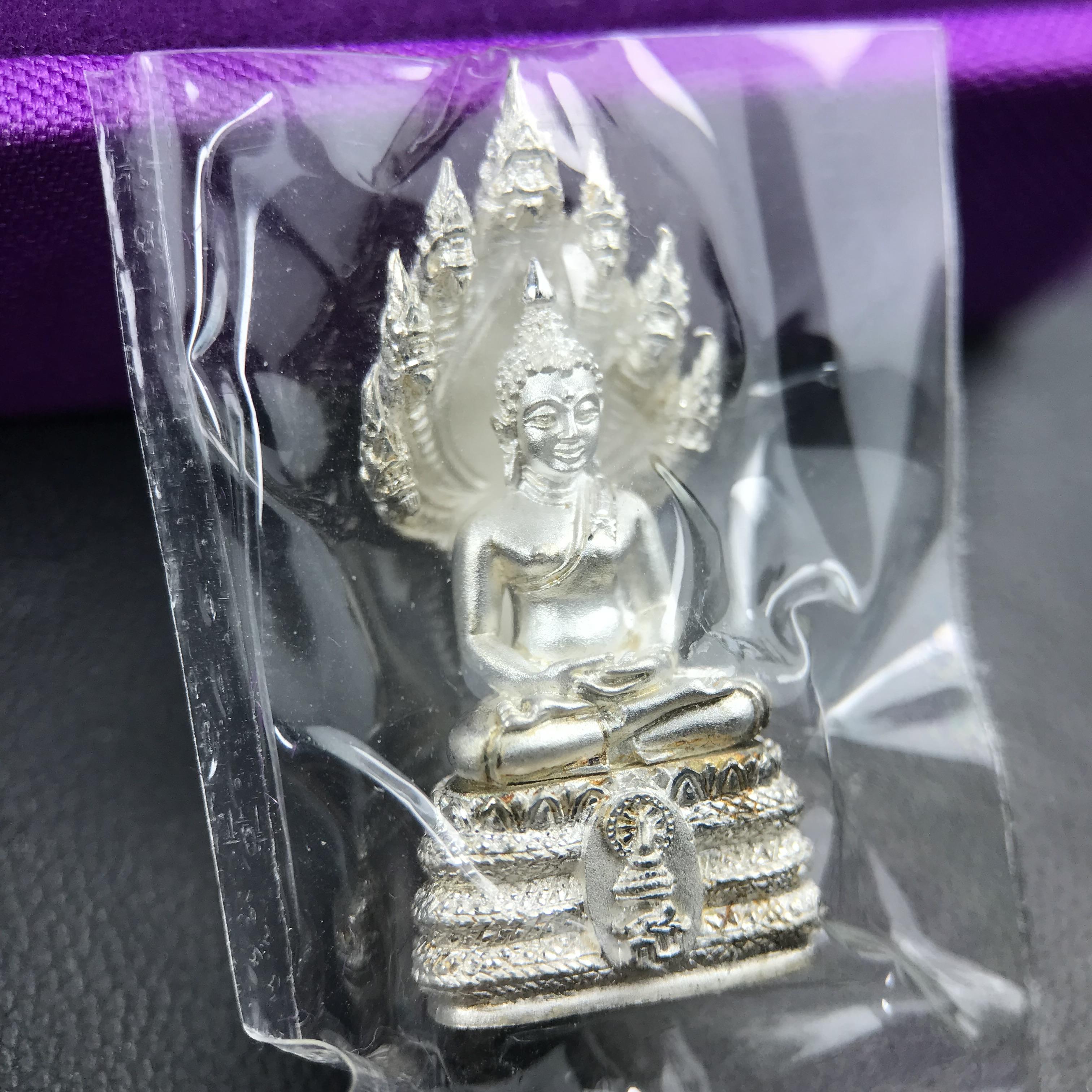 พระนาคปรก สธ. รุ่นสร้างพระอุโบสถเฉลิมพระเกียรติ 4 รอบ 84 พรรษา สมเด็จพระเทพรัตนราชสุดาฯ วัดบวรนิเวศวิหาร ปี 2543 พิมพ์เล็ก เนื้อเงินบริสุทธิ์ แบบพ่นทรายขัดเงาบางส่วน(สภาพ สวย ซีนซองกล่องบรรจุเดิมครบ)พิธีใหญ่ พุทธศิลป์งดงาม หายาก (1 ใน 2999 องค์)