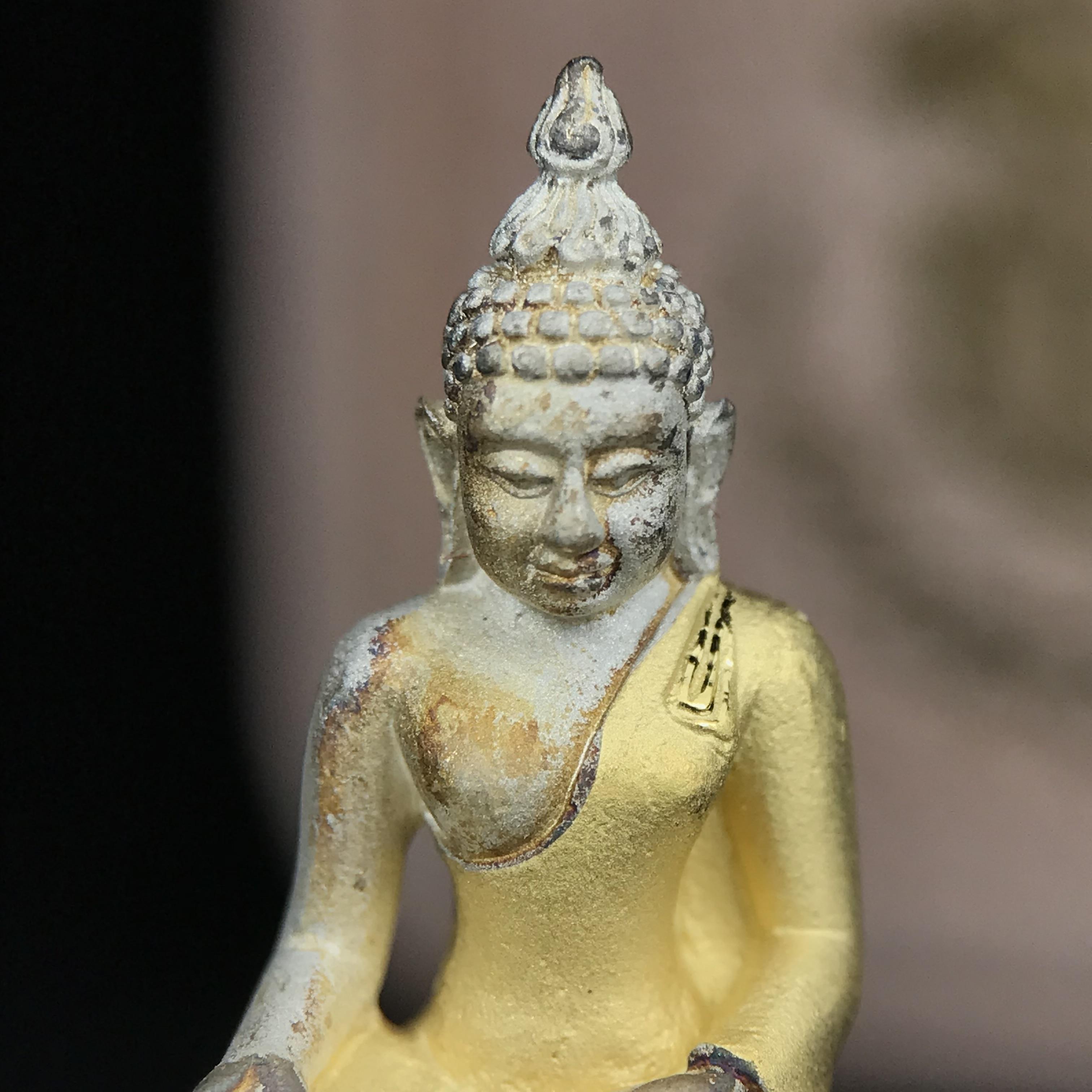 พระกริ่งไพรีพินาศ ตรากาญจนาภิเษกครองสิริราชสมบัติครบ 50 ปี รัชกาลที่9 ปี2540 เนื้อเงินสามกษัตริย์(ผิวเดิมสวย ครบ สมบูรณ์)พร้อมกล่องบรรจุเดิมครบ ชุดพระราชทาน(หายาก)(เข้มขลังทรงอานุภาพยิ่งใหญ่กำราบศัตรูพ่ายสิ้น พระไพรีพินาศ)(หายากพบเจอได้น้อยมาก)1ใน 539องค์