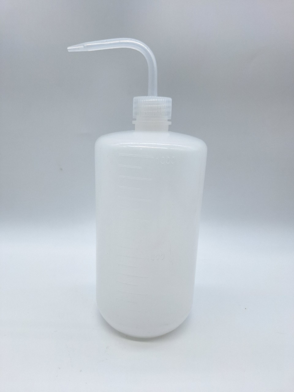 Wash Bottle PP 250ML 500ML 1000 ML ยี่ห้อ LAPMA ขวดฉีดน้ำกลั่น ขวดน้ำกลั่น ขวดบีบ ขวดผสมยา ผสมปุ๋ย ใส่สารเคมี ขวดรดน้ำแคคตัส (ขายแพ็ค 20ชิ้น)