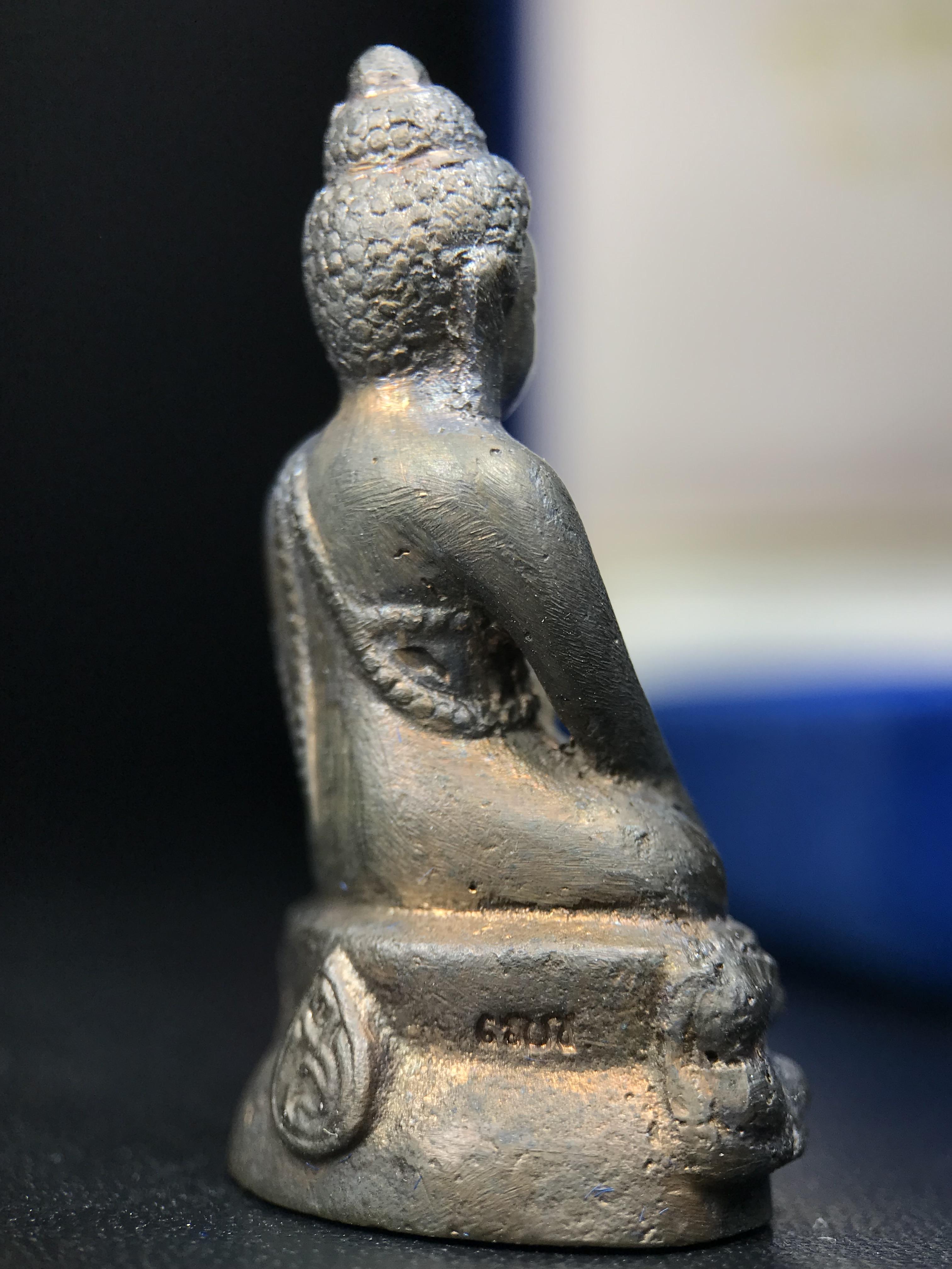 พระกริ่ง-พระชัยวัฒน์ สว. 90 พรรษาสมเด็จย่า ปี2533 เนื้อนวโลหะ(แก่ทองคำผสมทองคำเยอะมากรุ่นนี้)(ในหลวงรัชกาลที่9เสด็จในพิธี)(หล่อแบบโบราณอุดมวลสาร 108 แบบฉบับพระกริ่งใหญ่สายวัดสุทัศน์ พระสังฆราช(แพ))(1 ใน 3000 ชุด) หายาก