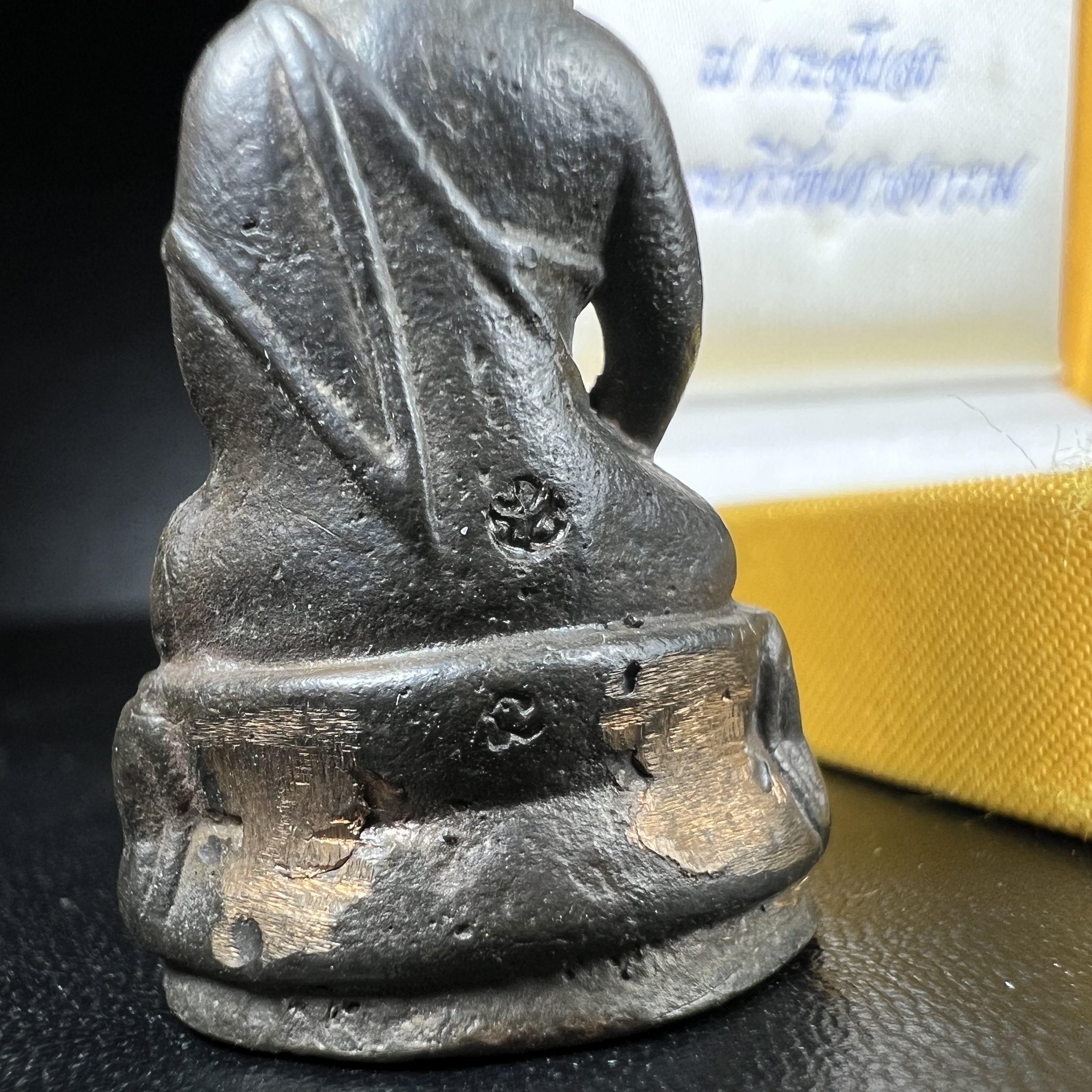 พระกริ่ง ภปร รุ่นสร้างหอพระมหาวิทยาลัยธรรมศาสตร์ ปี2542 เนื้อนวโลหะ มหาพิธี 3วาระอันยิ่งใหญ่(1ใน5000องค์)