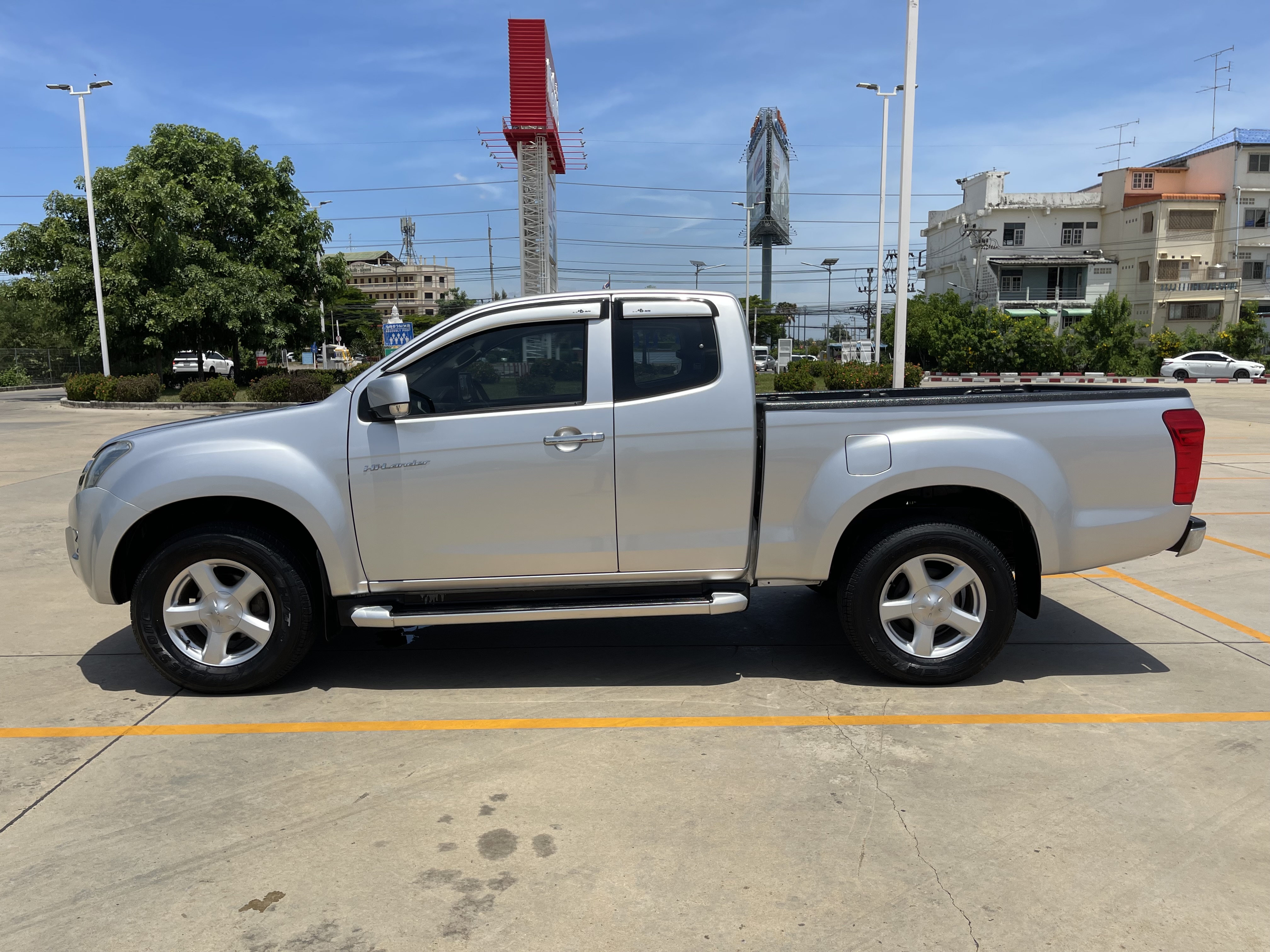 Isuzu Dmax All New Cab Hilander 2.5 Vgs Z Dvd 2014 เงิน