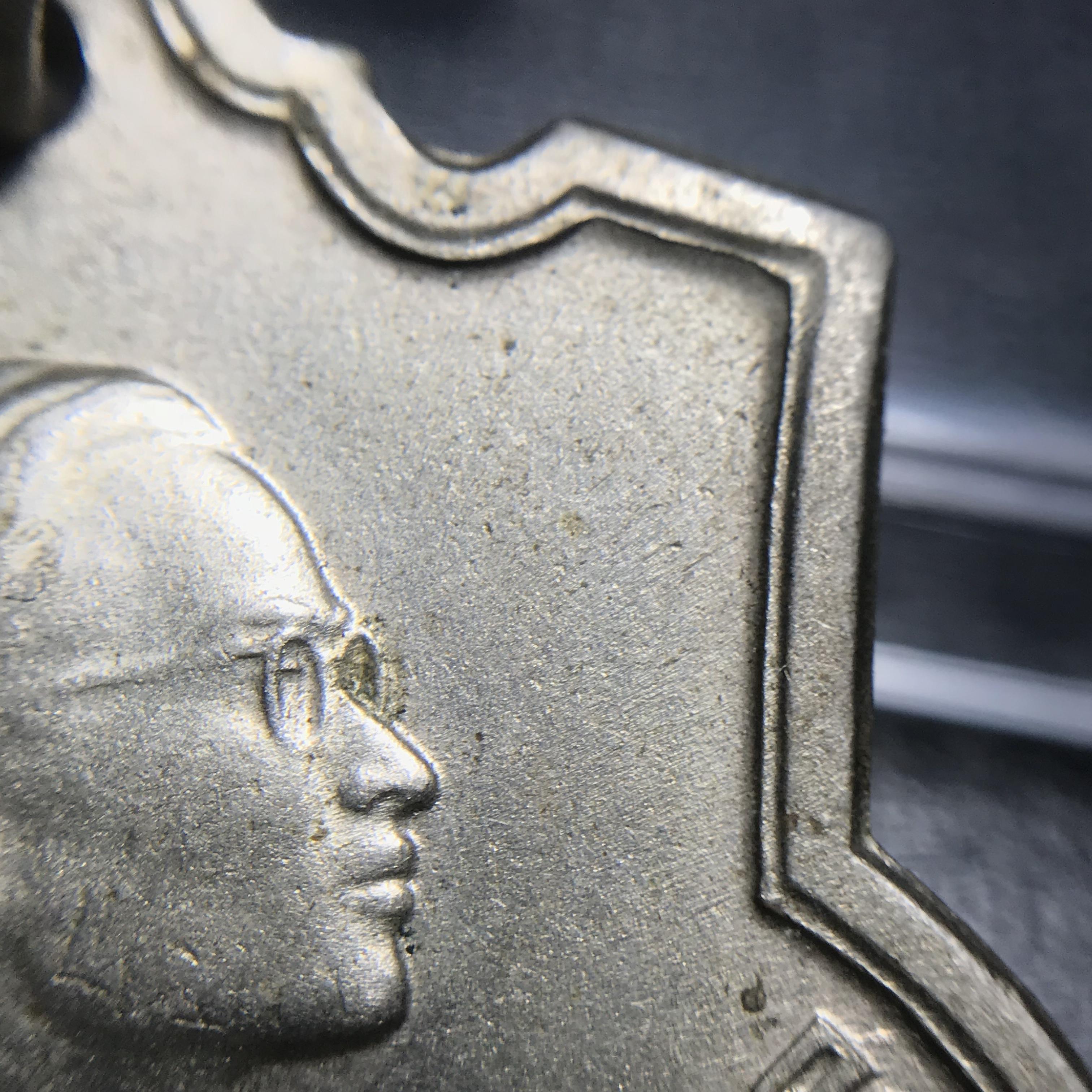 เหรียญอนุสรณ์มหาราช 3รอบ รัชกาลที่9 ปี2506 เนื้ออัลปาก้า โค๊ด "สว" สายโซ่คล้องเดิม(สภาพคัดสวยผิวเดิมโค๊ต “สว” ด้านซ้ายหายากนิยม)