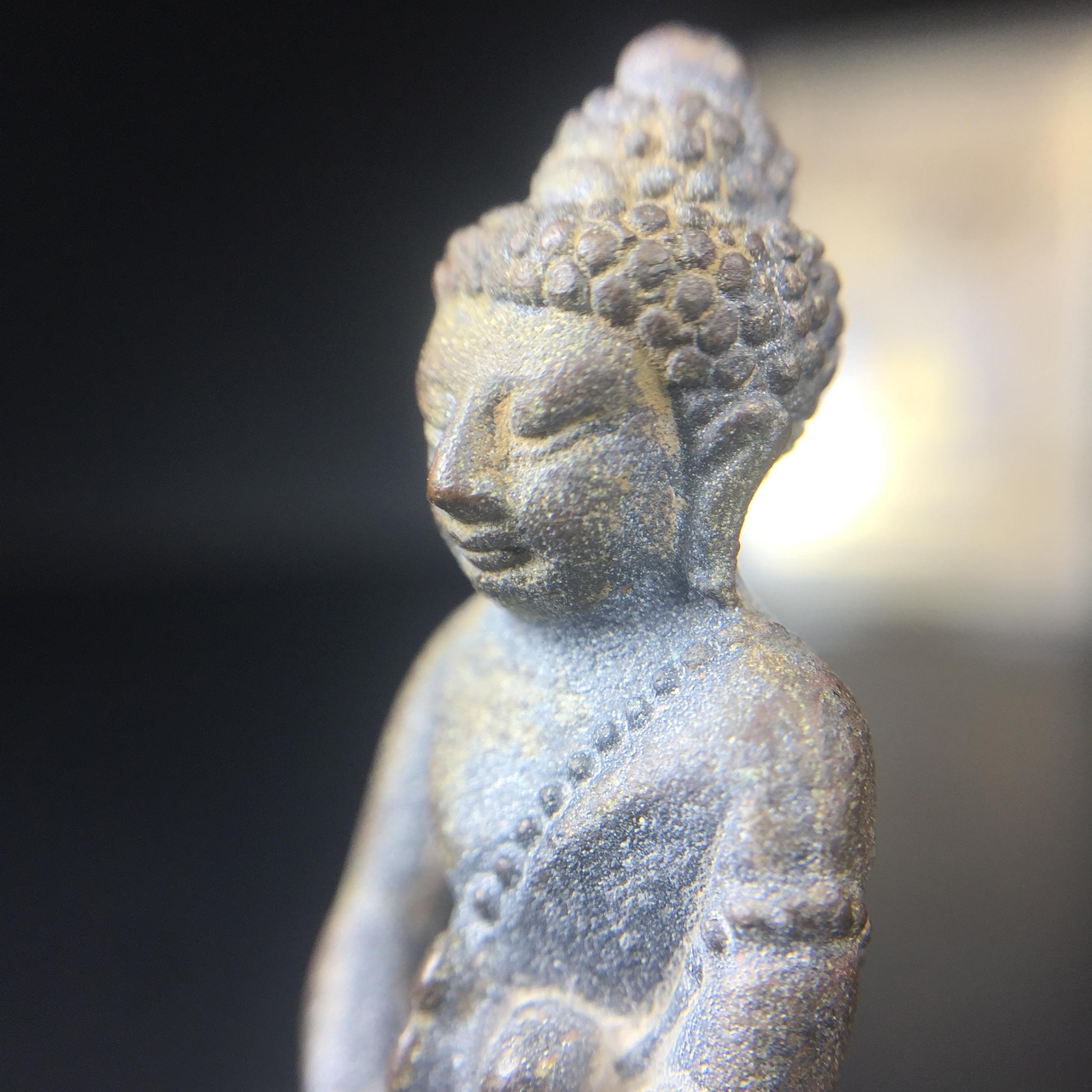 พระกริ่งชินบัญชรฉลองพระชันษา 100 ปี สมเด็จพระญาณสังวร วัดบวรนิเวศวิหาร ปี 2556 เนื้อนวโลหะผสมทองคำก้นทองแดง พิธีใหญ่ มวลสารเด่น นิยม(1 ใน 2556 องค์)