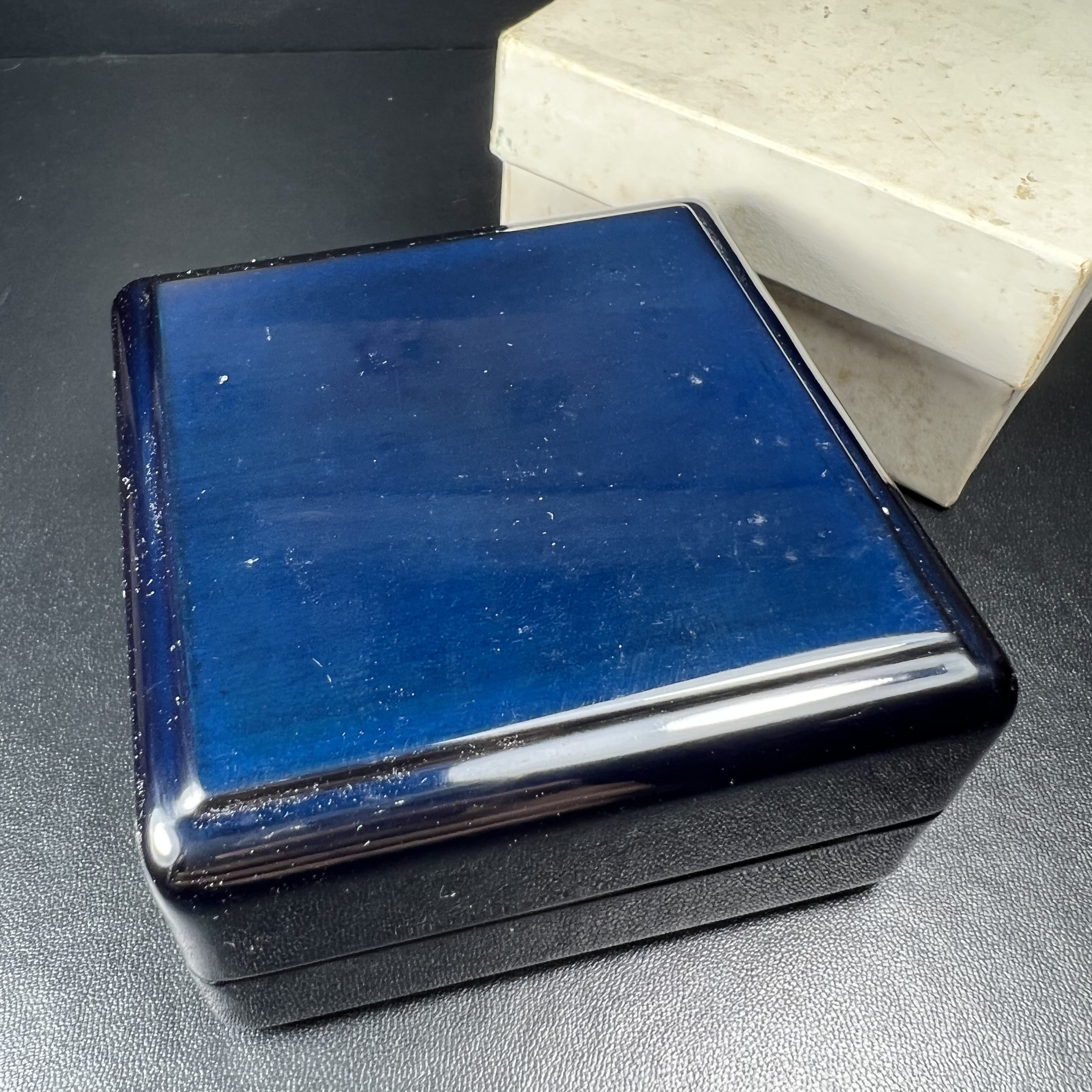 พระกริ่งพระพุทธนวราชบพิตร ครองสิริราชสมบัติครบ 50 ปี พ.ศ.2540 เนื้อนาก ชุดพระราชทาน(หายาก)