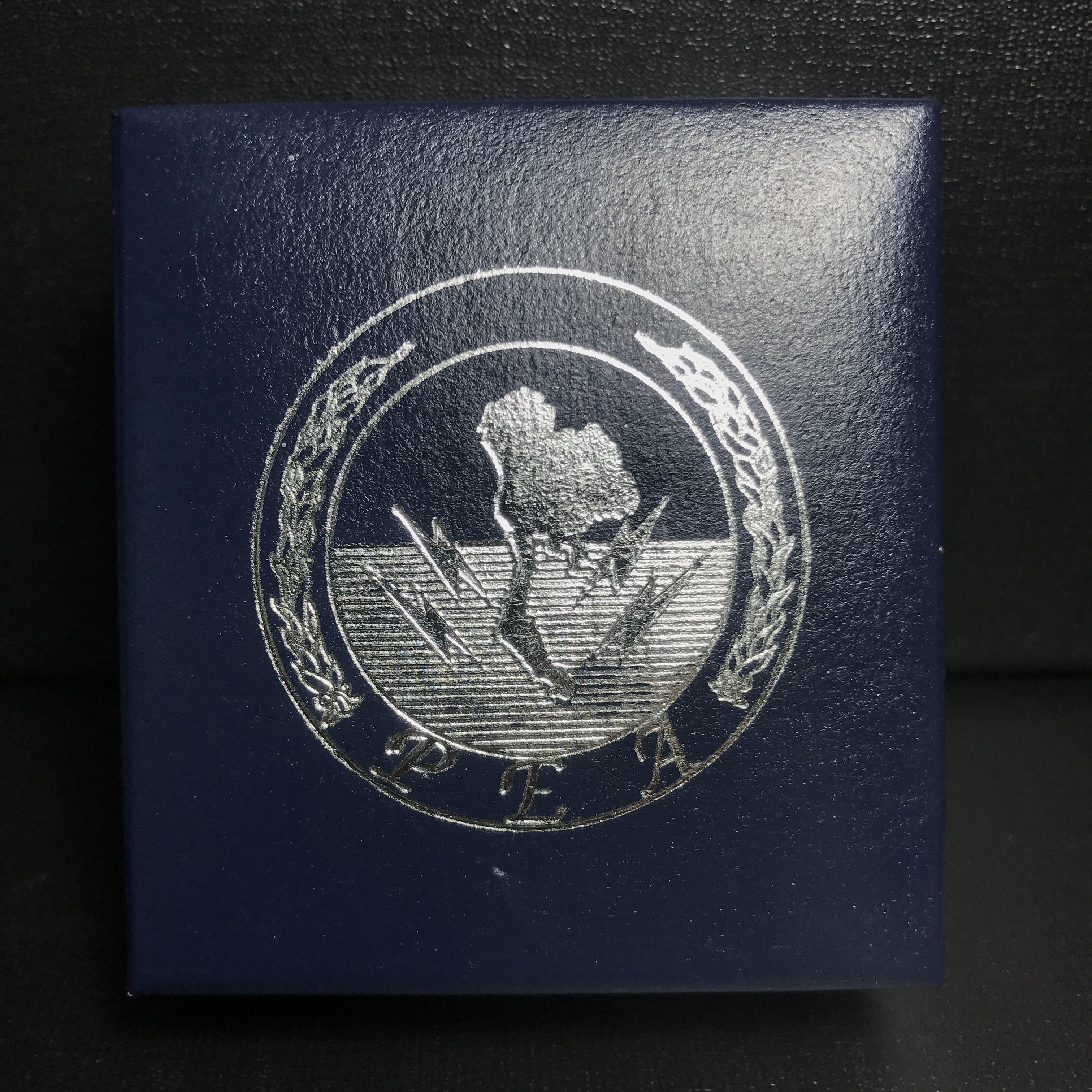 พระกริ่งไพรีพินาศ วัดบวรนิเวศวิหาร ปี2538 การไฟฟ้าส่วนภูมิภาคจัดสร้าง เนื้อเงิน(สภาพผิวเดิม ขึ้นสีรุ้งธรรมชาติ สวยแบบนิยม)พร้อมกล่องบรรจุเดิม หมายเลข 1397