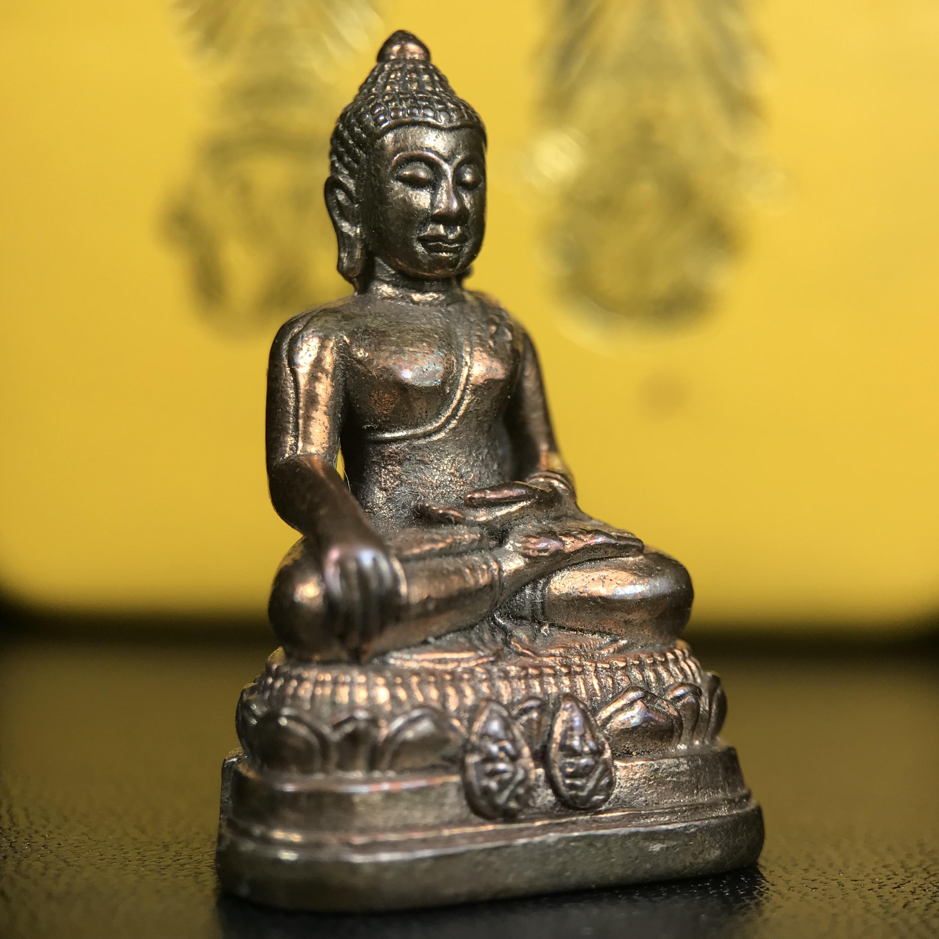 พระกริ่งพระพุทธนรสีห์ จปร.+ภปร. ครบรอบ 100 ปี ธนาคารไทยพาณิชย์ ปี 2550 พระกริ่งเนื้อนวโลหะพิเศษ(หล่อในพิธีเททอง)(หายาก)(พุทธศิลป์งดงาม)ด้านหน้าฐานประดับด้วยตราสัญลักษณ์ "จปร" และ "ภปร" (องค์เทหล่อในพิธีสร้างน้อย หายากมาก)1 ใน 1000 องค์