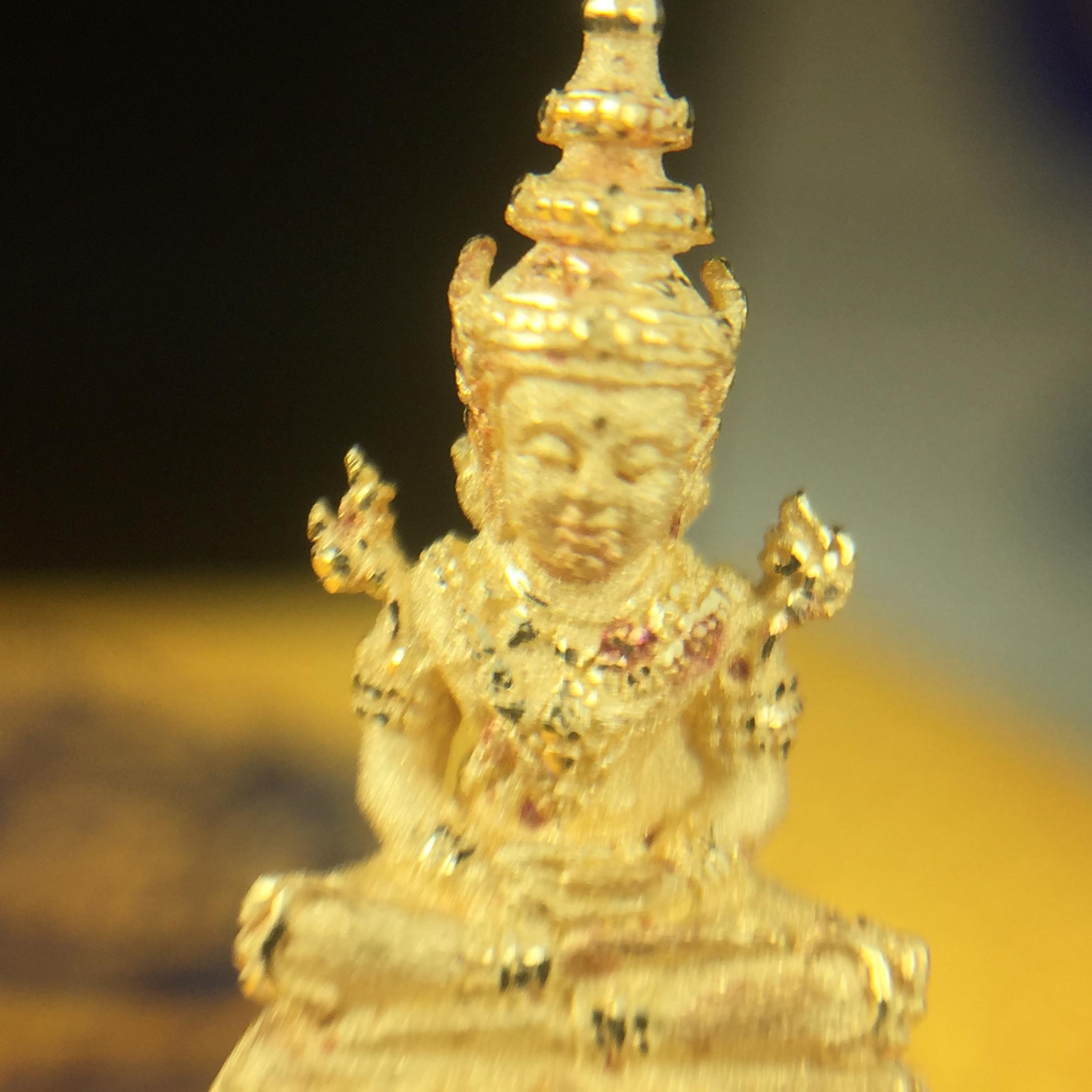 พระแก้วมรกต(จำลอง)ลอยองค์ ขนาดหน้าตัก 1/4 นิ้ว(พิมพ์เล็ก) ทรงเครื่องฤดูร้อน เนื้อทองคำ ตราสัญลักษณ์ฉลองสิริราชสมบัติครบ 60 ปี พ.ศ.2549 (สวย กล่องการ์ดใบรับรอง ครบสมบูรณ์)