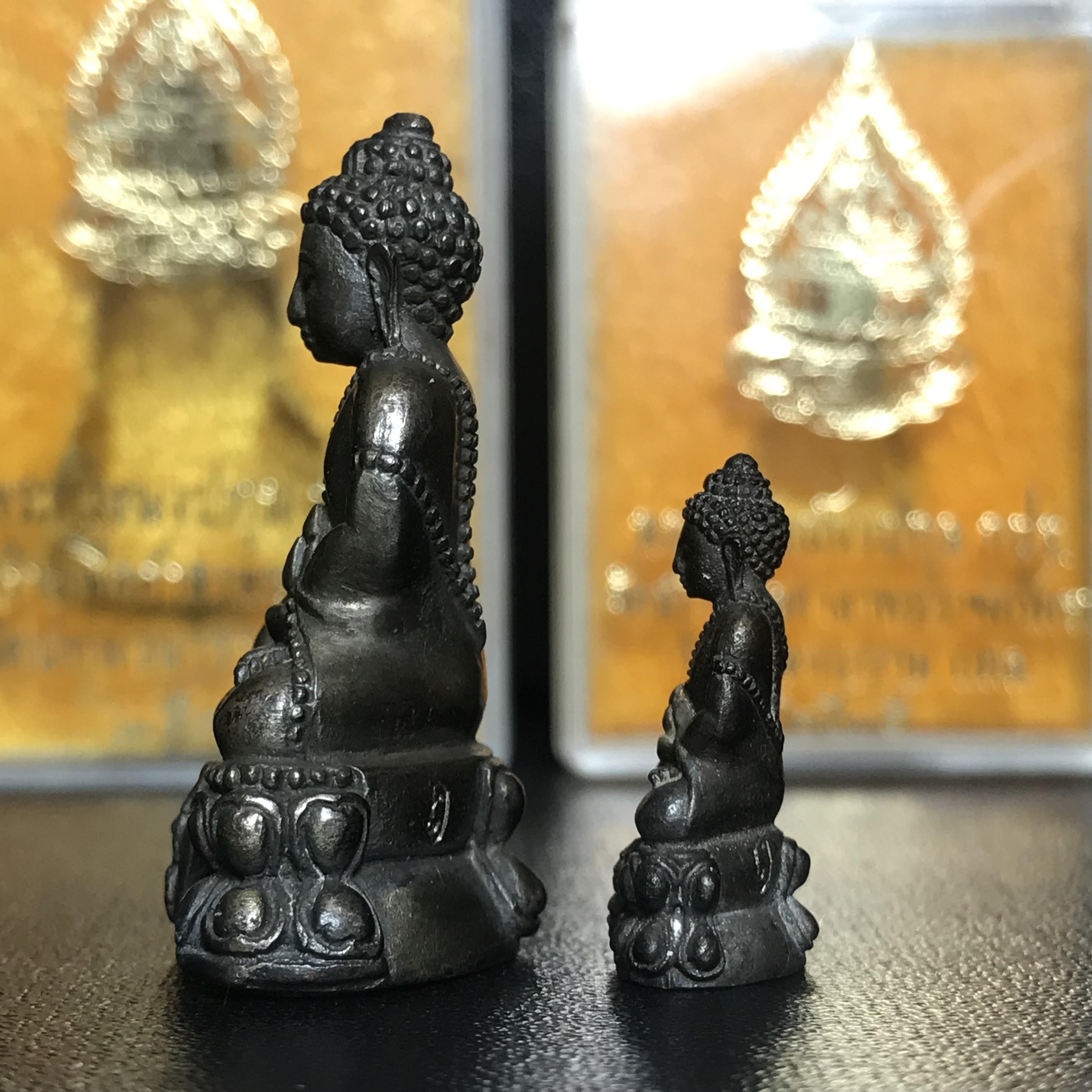 พระกริ่งนวปทุม ภปร.-พระชัยวัฒน์นวปทุม ภปร วัดปทุมวนาราม เนื้อนวโลหะ ปี2535(ในหลวงรัชกาลที่9เสด็จเททอง)(1ใน3000องค์)หายาก