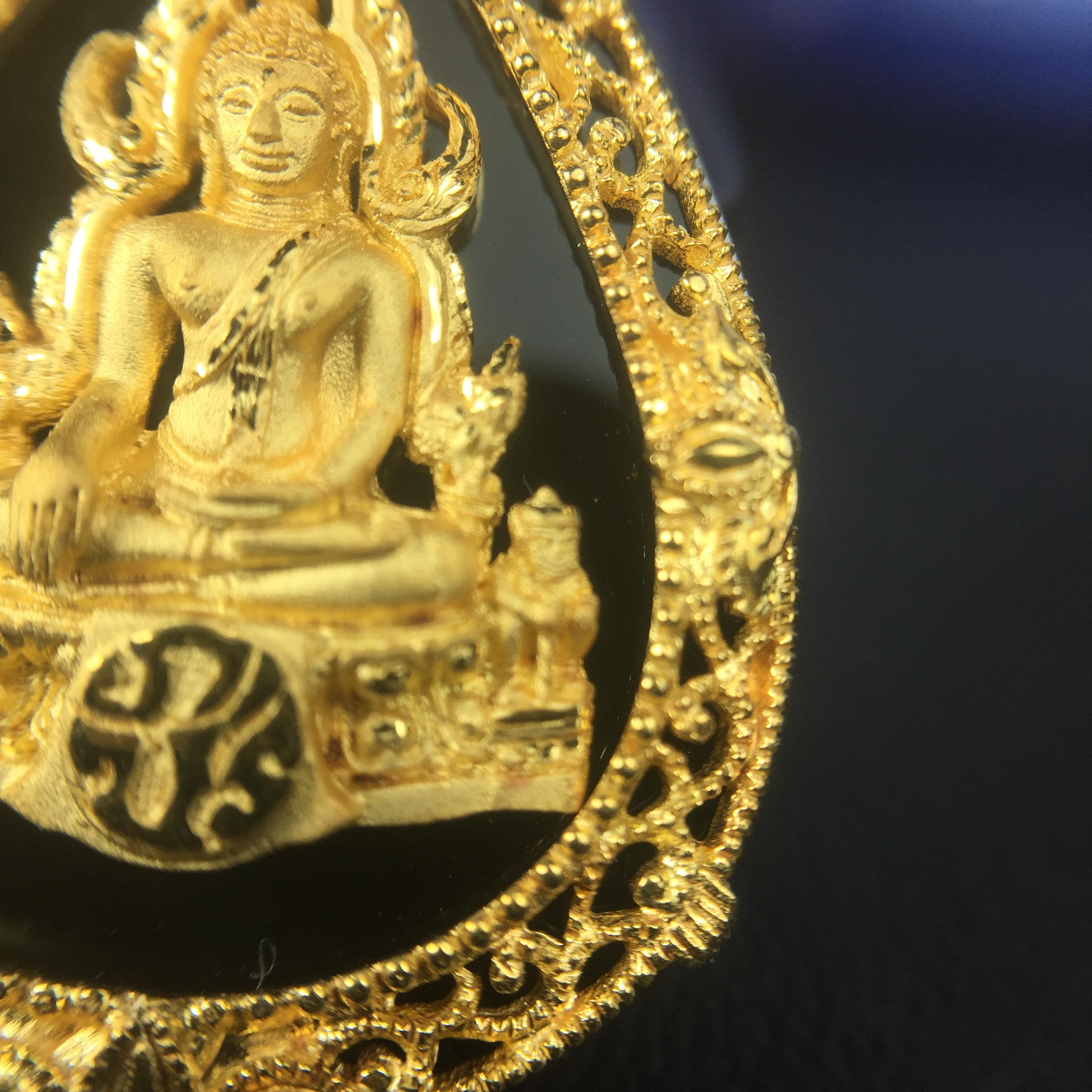 เหรียญพระพุทธชินราช ภปร. รูปหยดน้ำ โครงการ เพราะแผ่นดินนี้คือแผ่นดินเกิด เนื้อทองคำ (นน.รวม 7.3 กรัม) ปี2551 (ขนาด 21 x 29 มม.) (สวยงามหายาก)1ใน 3000องค์