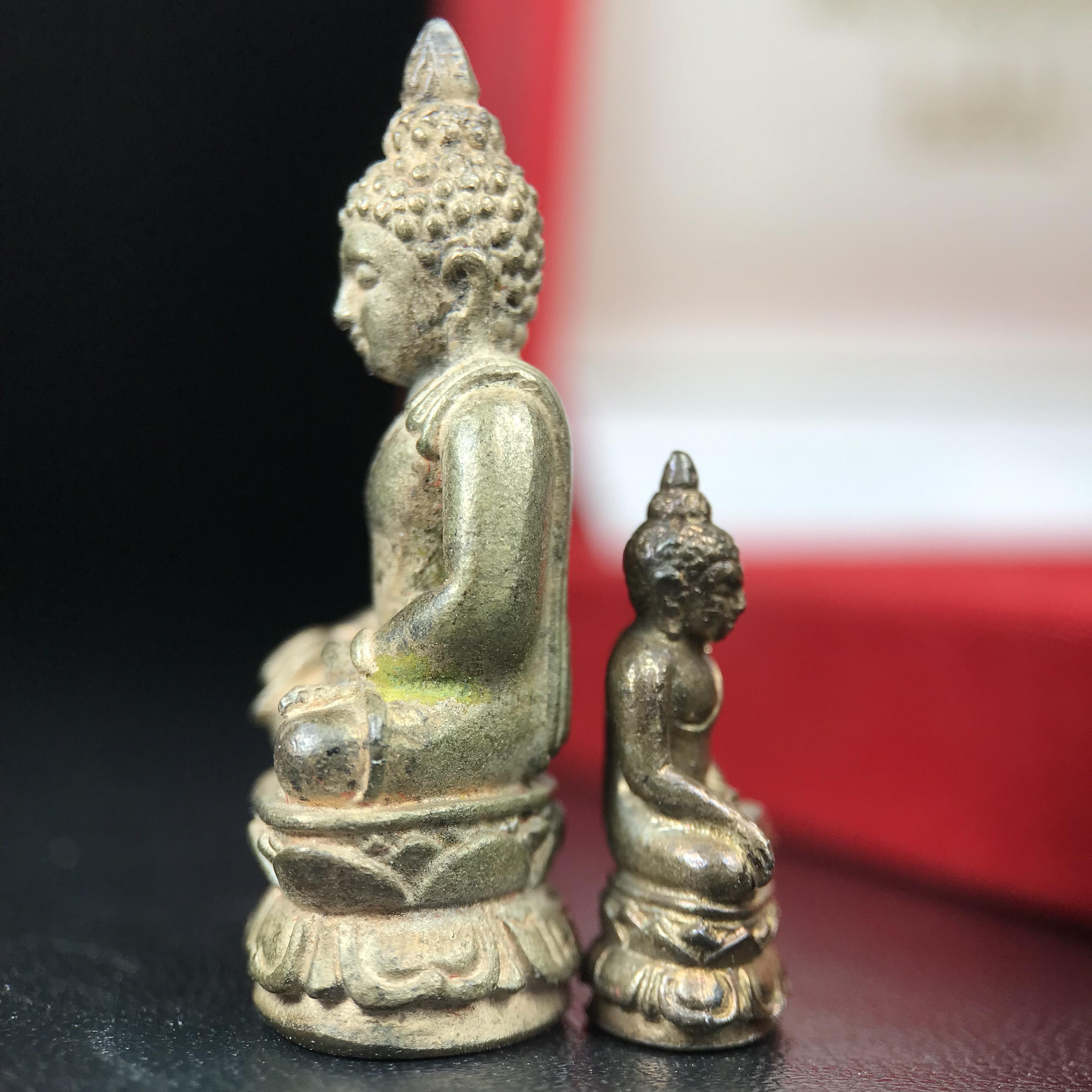 พระกริ่ง-พระชัยวัฒน์ ไพรีพินาศ วัดบวรนิเวศวิหาร ปี 2544 เนื้อสัมฤทธิ์ พิธีดีเยี่ยม สมเด็จพระญาณสังวร พระสังฆราช เสด็จจุดเทียนชัยและทรงอธิษฐานจิตด้วยพระองค์เอง(พิธีใหญ่นิยม)(1ใน9989องค์)