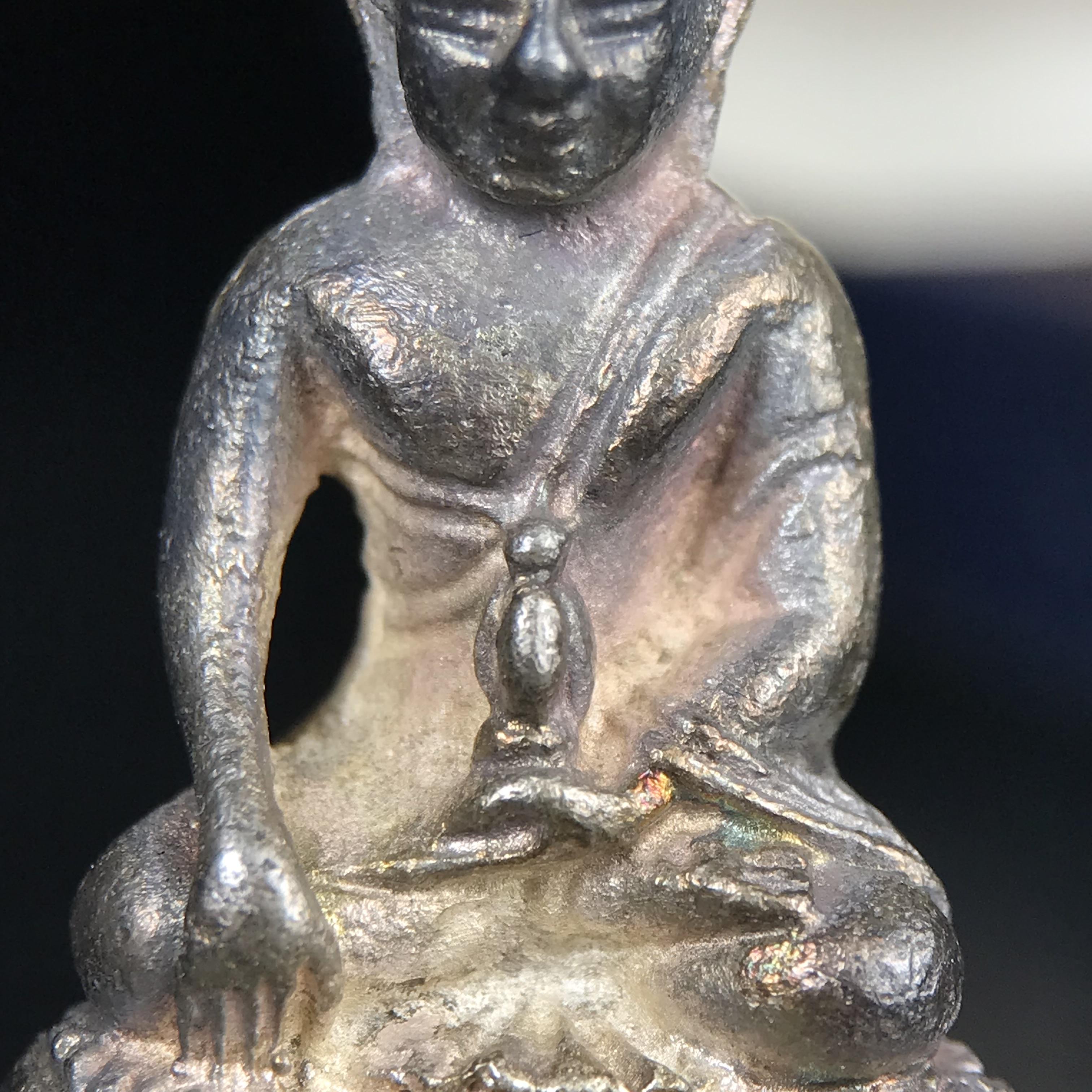 พระกริ่งศาสดา ภปร. วัดบวรนิเวศวิหาร ปี 2532 จัดสร้างในโอกาสสองทศวรรษรามาธิบดี เพื่อศูนย์การแพทย์สิริกิติ์ เนื้อเงิน(ผิวเดิมสวยงาม) (พิธีใหญ่ มวลสารมงคล สวยงามเข้มขลัง)สมเด็จพระญาณสังวร สมเด็จพระสังฆราชฯเสด็จเททอง***ตอกโค๊ตหมายเลข ๒๙๘***