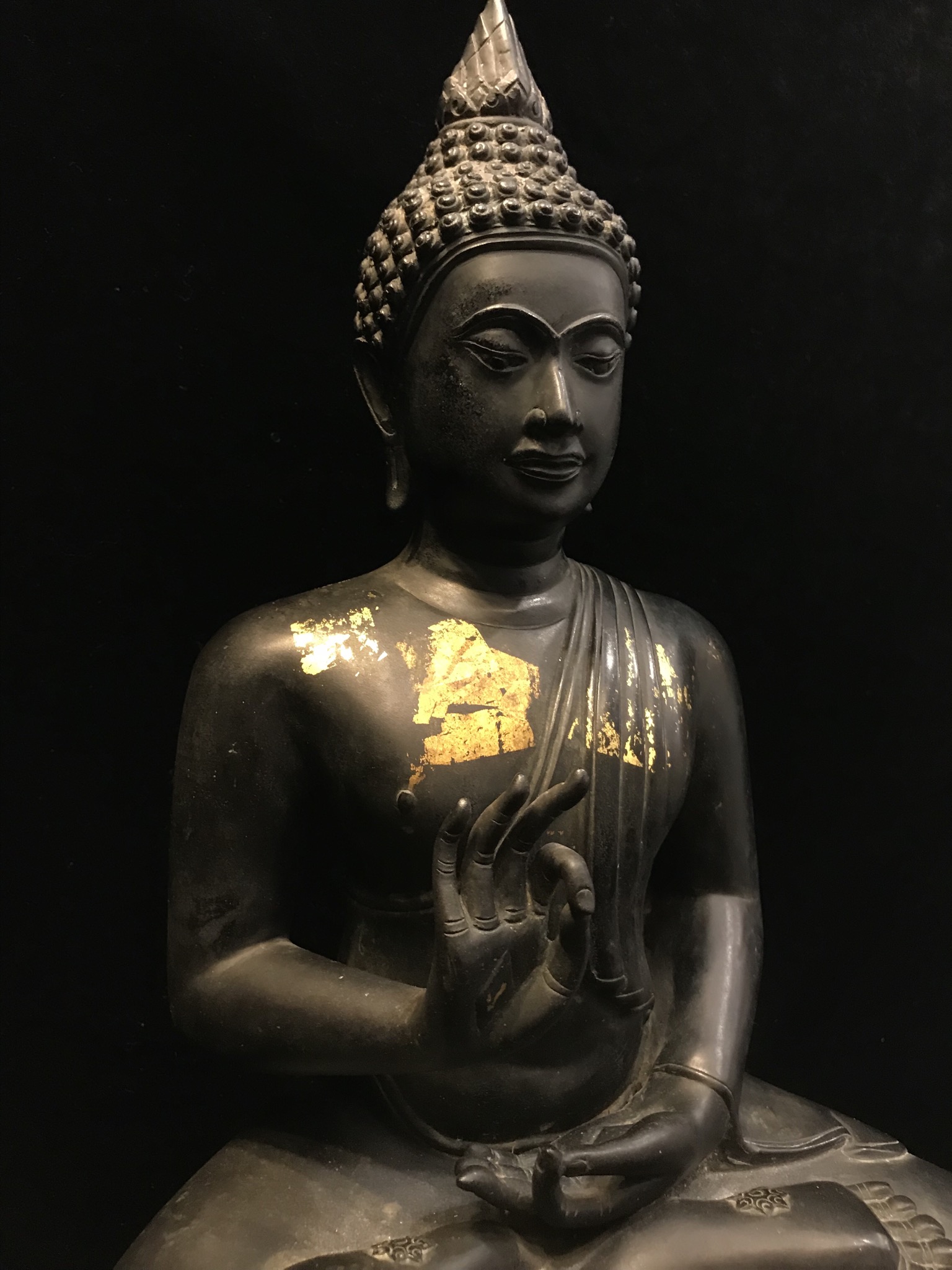 พระพุทธรัตนโกสินทร์ 200 ปี พ.ศ.2525 หน้าตัก 9 นิ้ว วัดทองศาลางาม พระพุทธปางปฐมเทศนา ผ้าทิพย์ประดิษฐานพระนามาภิไธยย่อ มวก (มหาวชิราลงกรณ์ รัชกาลที่ 10)