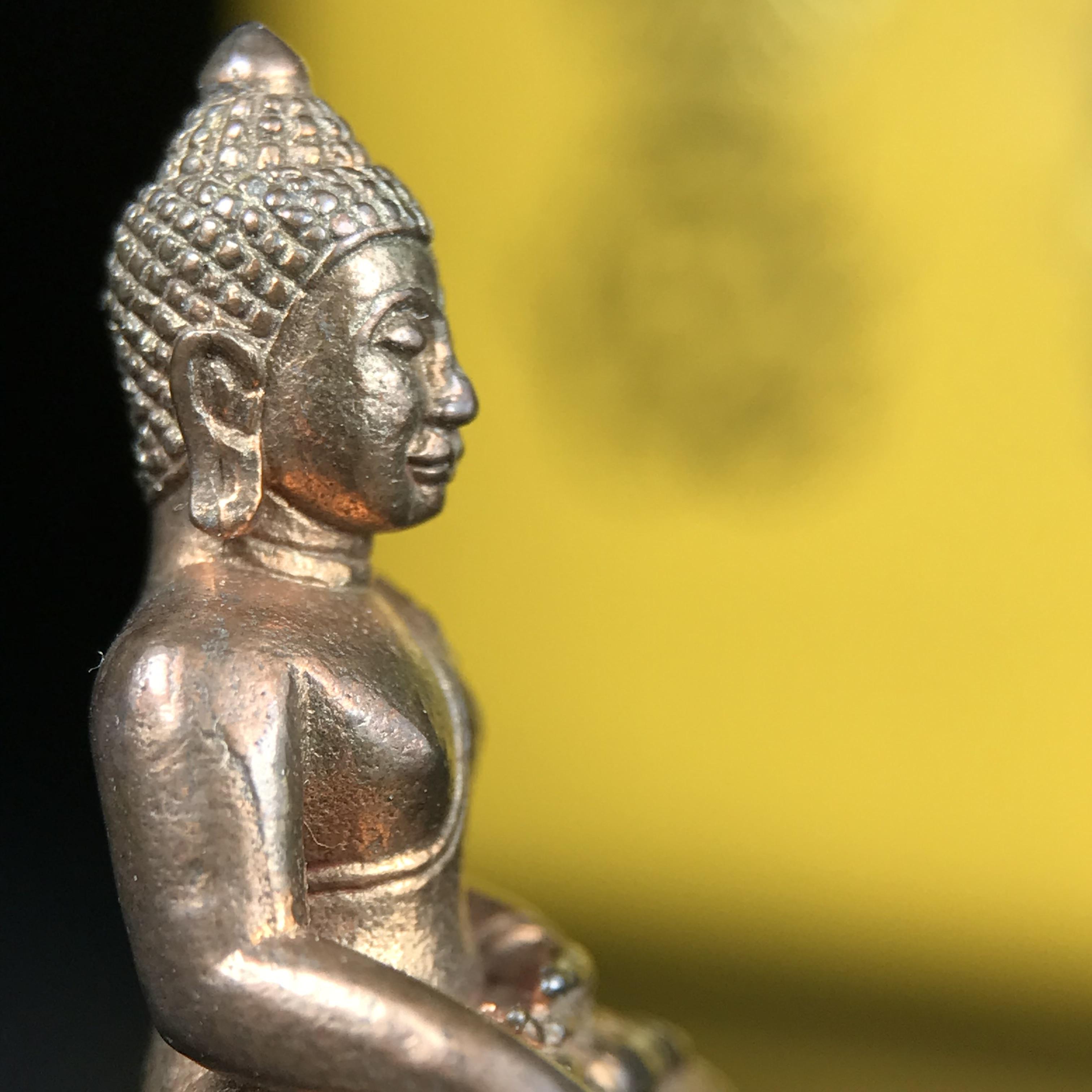 พระกริ่งพระพุทธนรสีห์ จปร.+ภปร. ครบรอบ 100 ปี ธนาคารไทยพาณิชย์ ปี 2550 พระกริ่งเนื้อนวโลหะพิเศษ(หล่อในพิธีเททอง)(หายาก)(พุทธศิลป์งดงาม)ด้านหน้าฐานประดับด้วยตราสัญลักษณ์ "จปร" และ "ภปร" (องค์เทหล่อในพิธีสร้างน้อย หายากมาก)1 ใน 1000 องค์