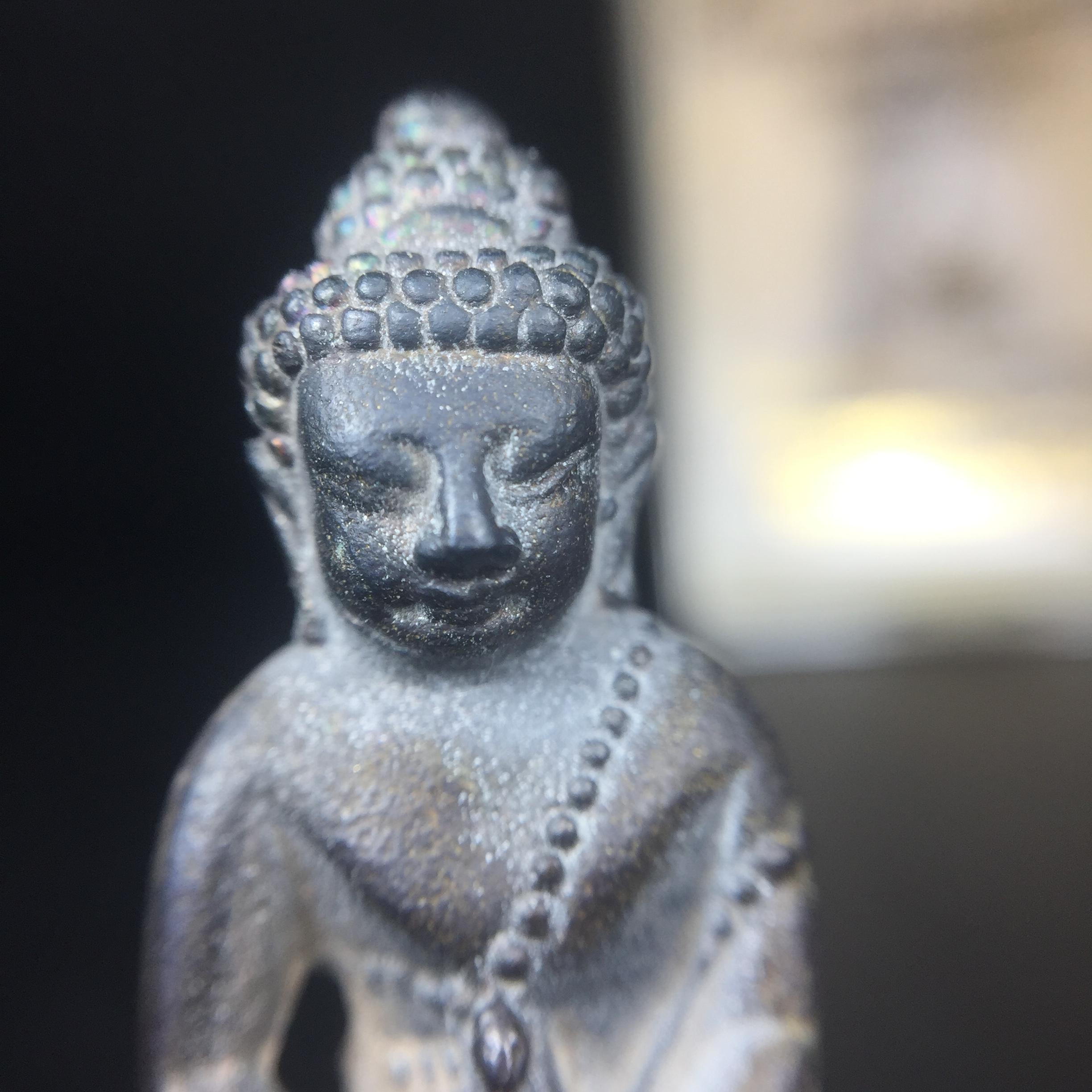 พระกริ่งชินบัญชรฉลองพระชันษา 100 ปี สมเด็จพระญาณสังวร วัดบวรนิเวศวิหาร ปี 2556 เนื้อนวโลหะผสมทองคำก้นทองแดง พิธีใหญ่ มวลสารเด่น นิยม(1 ใน 2556 องค์)