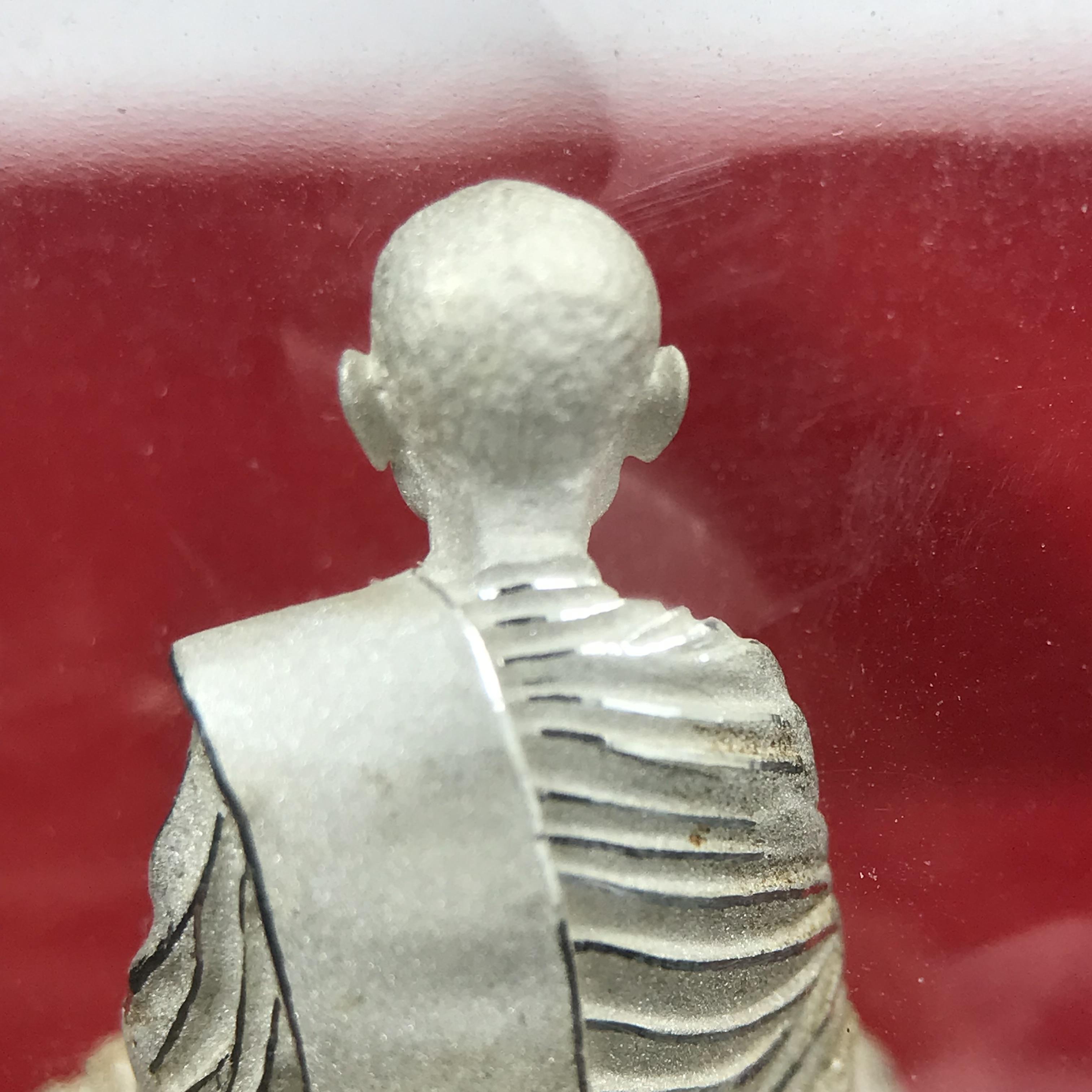 สมเด็จพุฒาจารย์ (โต พรหมรังสี) อนุสรณ์ 128 ปี สมเด็จพระญาณสังวร สมเด็จพระสังฆราช ทรงเมตตาอธิฐานจิต ปี 2543 มหาพุทธาภิเษก 3วาระ รูปเหมือนลอยองค์พิมพ์ใหญ่เนื้อเงิน ขนาด 1.5 x 2.5 ซม. ทรงคุณค่าทั้งด้านความงานด้านพุทธศิลป์ และพุทธคุณ