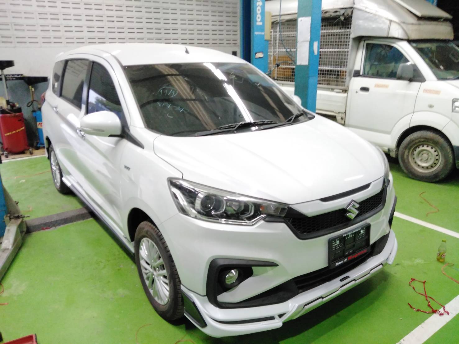 Suzuki Ertiga 2019 V.1 with custom grille bodykits by Amotriz