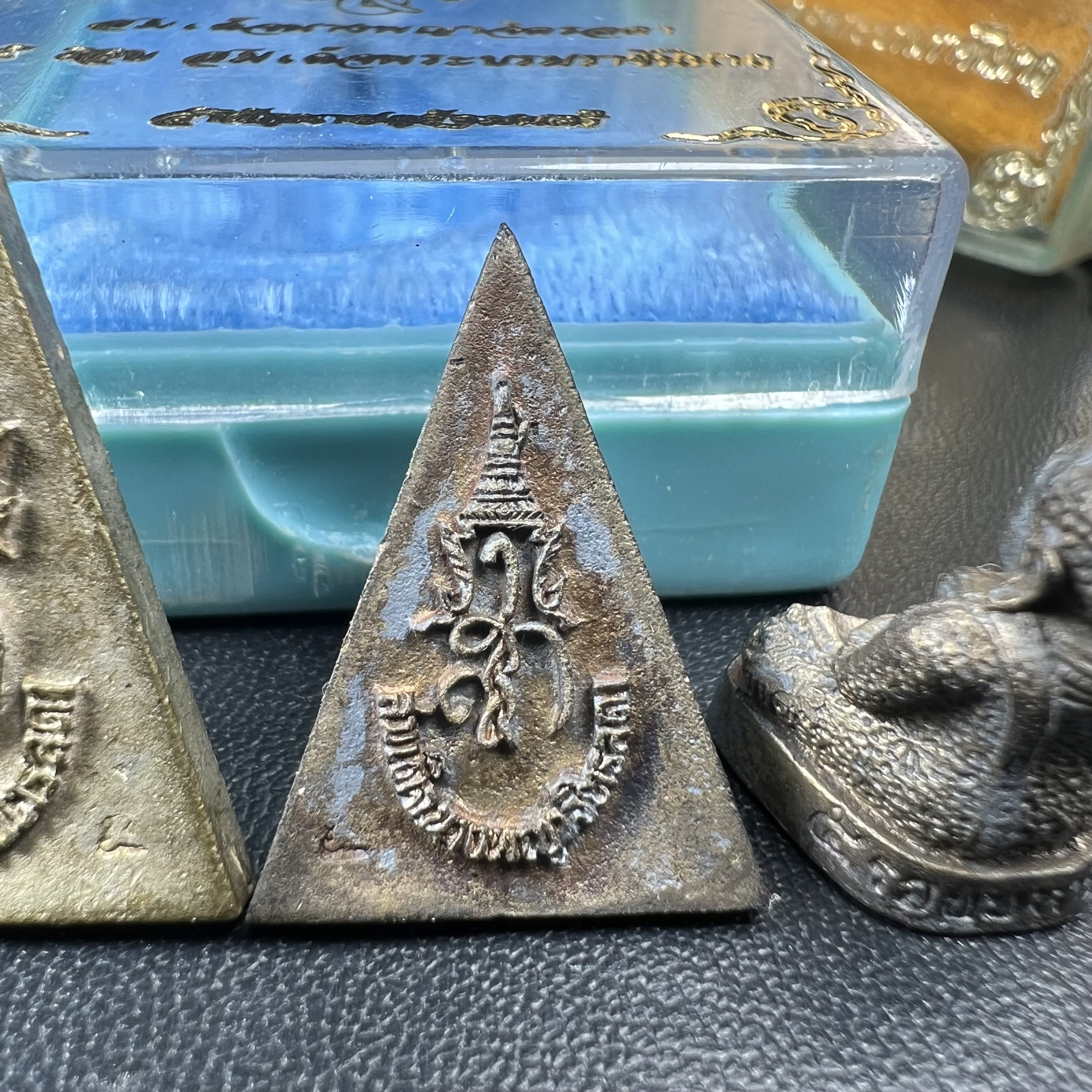 สมเด็จนางพญาจิตรลดา สก. พิมพ์ใหญ่และพิมพ์เล็ก + สมเด็จพระสังกัจจายน์ สก. ครบชุดเนื้อนวโลหะ(รวม 3 องค์) เฉลิมพระชนมพรรษา 5 รอบ สมเด็จพระบรมราชินีนาถ ปี 2535 จัดสร้างโดย สำนักนายกรัฐมนตรี (พิธีปลุกเสกใหญ่ 3 วาระ)(ในหลวง ร.๙ และพระราชินี เสด็จในพิธี)