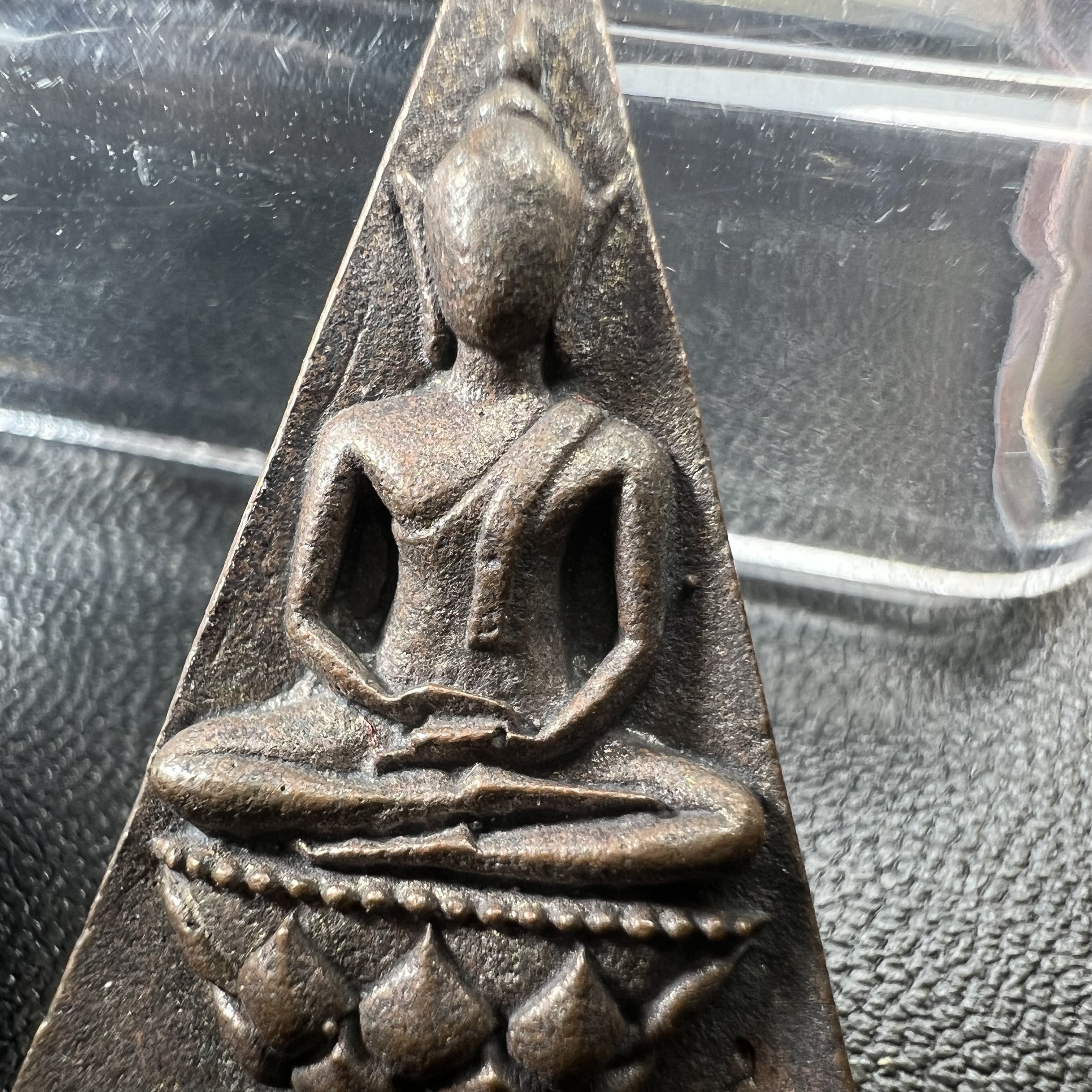 พระกำลังแผ่นดิน (สมเด็จจิตรลดา2) จัดสร้างเฉลิมพระเกียรติ ร.9 ครองราชย์ 50 ปี 2539 เนื้อเงิน(ผิวเดิมกลับดำ รุ้งๆสวย)+เนื้อนวโลหะ(สร้างน้อยหายาก)พร้อมกล่องบรรจุเดิมครบสมบูรณ์(1ใน2539องค์)