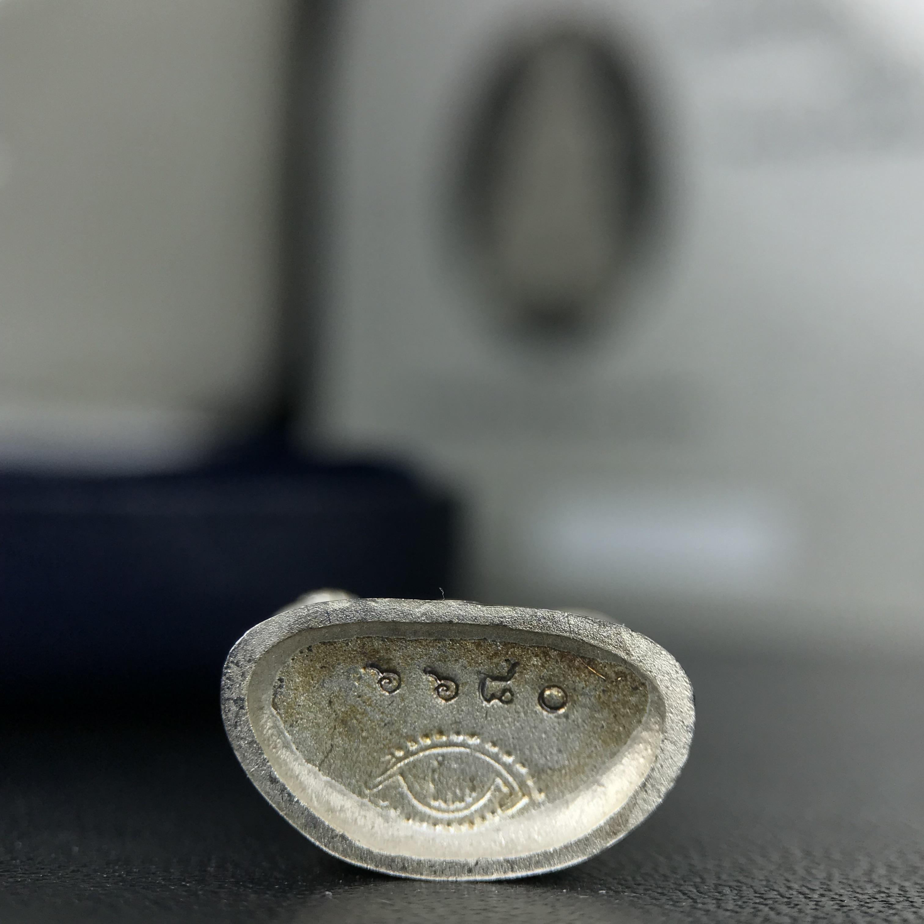 พระกริ่งไพรีพินาศ ญสส.มูลนิธิพิทักษ์ดวงตาประชาชน ฉลองศิริราชสมบัติครองราชย์ 50 ปี รัชกาลที่ 9 เนื้อเงินบริสุทธิ์ 99.9% ขนาดสูง 2.8 ซม. พร้อมกล่องบรรจุเดิมและการ์ดใบรับรองเดิมครบสมบูรณ์(องค์หมายเลข ๖๖๘๐)