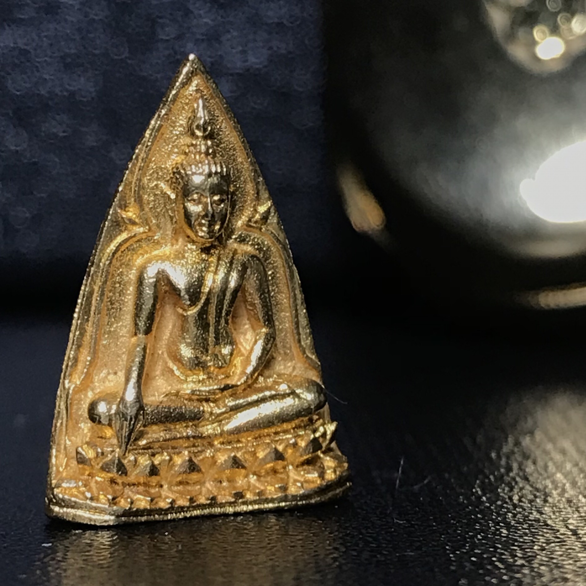 พระสมเด็จนางพญา ส.ก. ปี2535 เนื้อทองคำ พิมพ์เล็ก 5รอบพระราชินี หลวงปู่โต๊ะปลุกเสก(ในหลวงและพระราชินีเสด็จในพิธี) พร้อมกล่องบรรจุเดิม(นิยม)