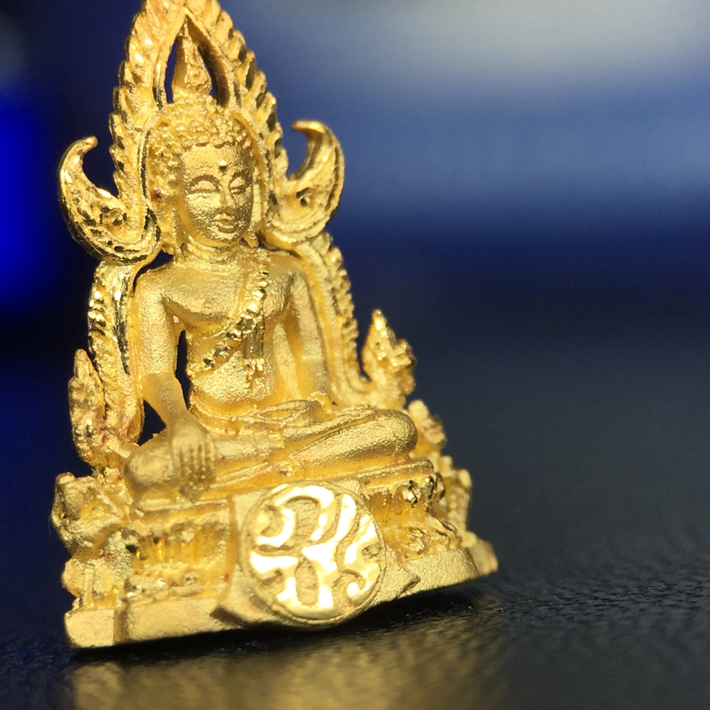 พระพุทธชินราช ภปร. โครงการ เพราะแผ่นดินนี้คือแผ่นดินเกิด ปี2551 เนื้อทองคำ 96.5%(น้ำหนัก 2.6 กรัม) ขนาดหน้าตัก1/4นิ้ว (สวยงามทรงคุณค่าหายาก)1 ใน 5000องค์