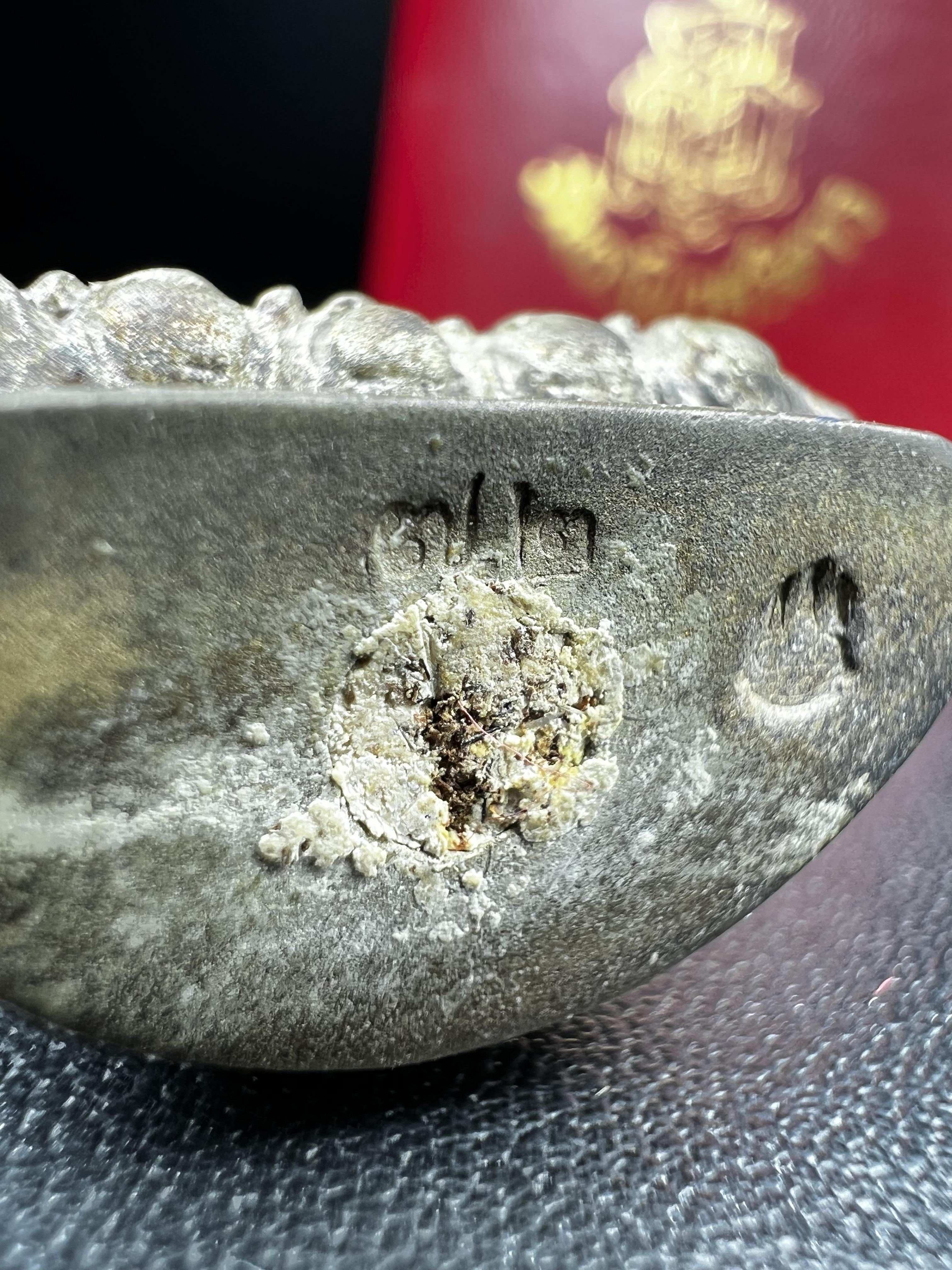 พระอวโลกิเตศวร (เจ้าแม่กวนอิม) วัดบวรนิเวศวิหาร ปี 2538 เนื้อเงินพ่นทราย อุดผงจิตรลดา เกศาสมเด็จพระสังฆราช วัดบวรนิเวศวิหาร(พบเจอน้อยหายาก)