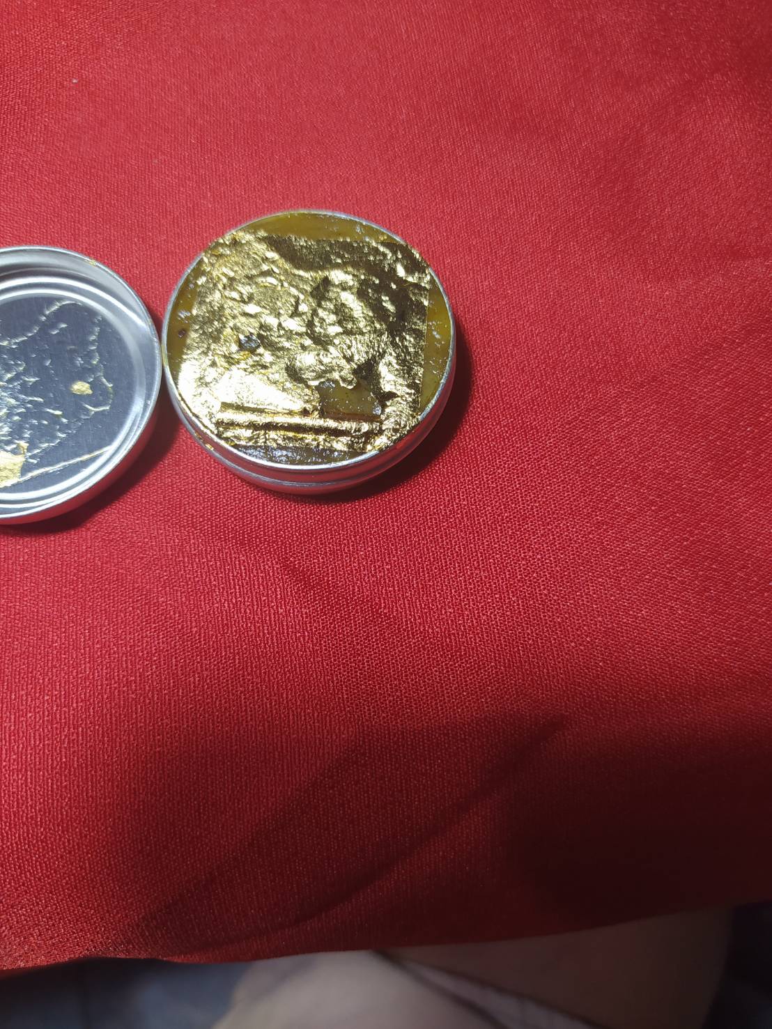 สีผึ้งนะเมตตามหานิยม