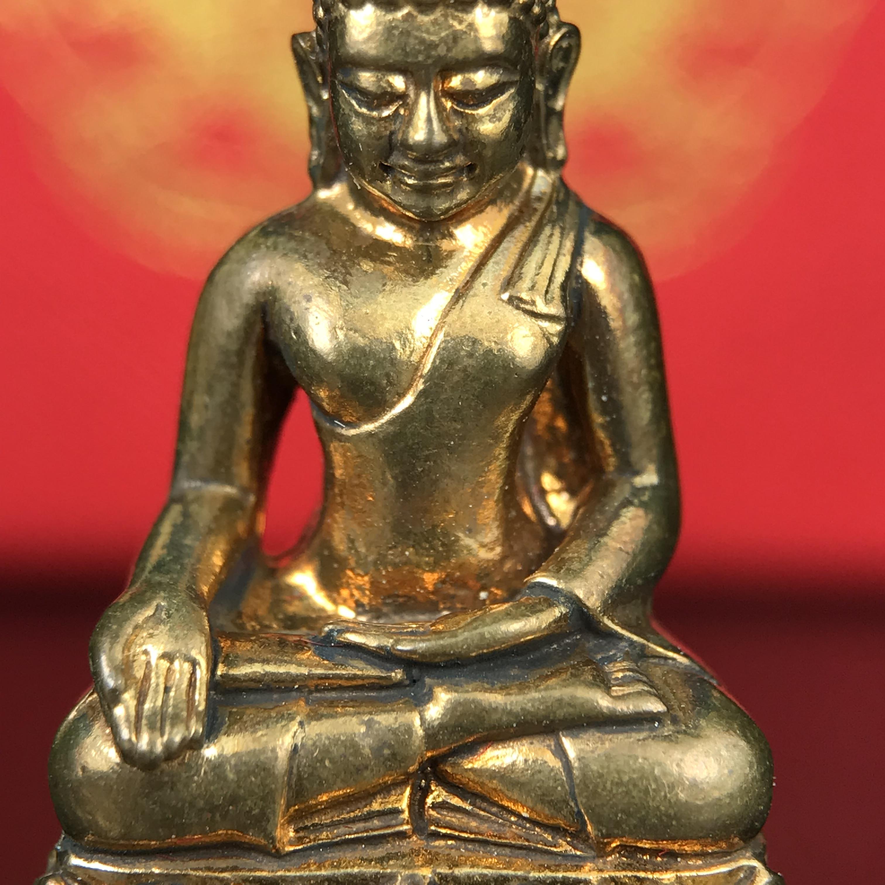 พระกริ่งไพรีพินาศ บรรจุเหล็กไหล ครั้งแรกและครั้งเดียวในประวัติศาสตร์ เฉลิมพระเกียรติ พระบาทสมเด็จพระเจ้าอยู่หัวรัชกาลที่9 พระชนมพรรษา 6 รอบ ปี2542 เนื้อสัมฤทธิ์(บรรจุเหล็กไหล)ดีนอก-ดีใน พิธีใหญ่ มวลสารเด่น(พิเศษกรรมการ ตอก 2 โค๊ต หมายเลข ๑๘๕๘)หายาก