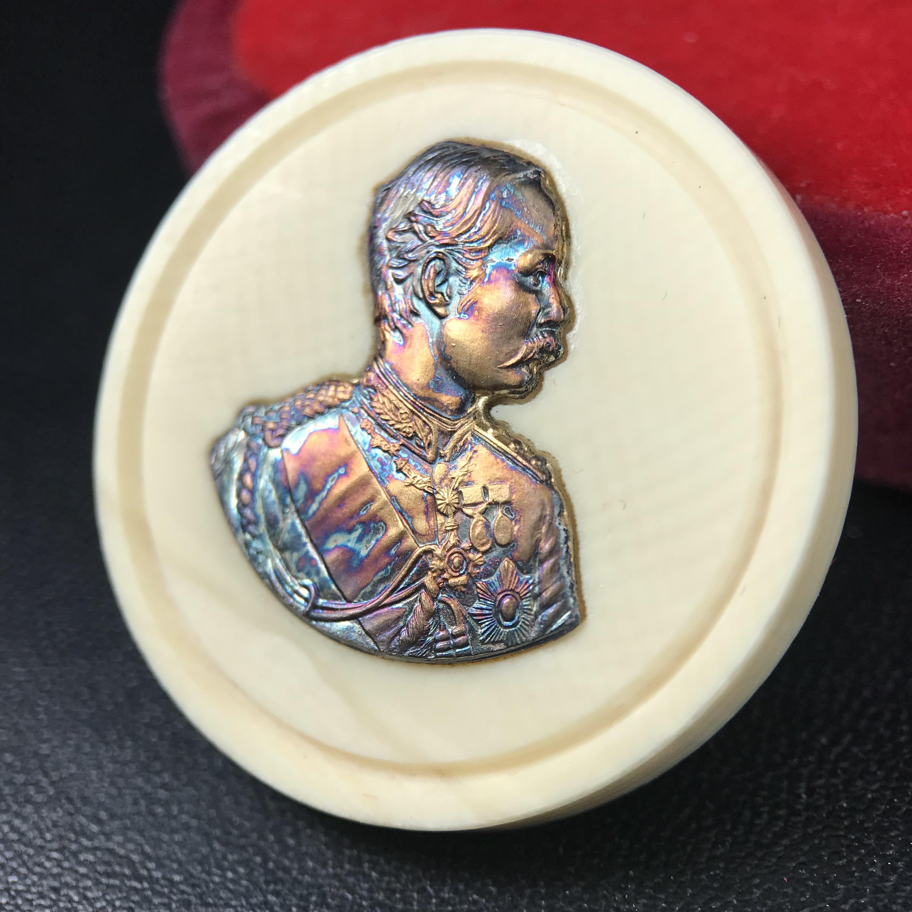 เหรียญรัชกาลที่ 5 คชสารหมื่นปี หลวงพ่ออุตตมะ วัดวังก์วิเวการาม ปี 2540 พิมพ์ใหญ่ขนาด 3.0 ซม. หน้ากากทองคำบริสุทธิ์ 99.99% (ผิวสวยเดิมขึ้นรุ้งงดงามธรรมชาติ)พร้อมกล่องบรรจุเดิมครบ(ควรคู่ผู้รู้คุณค่า ด้วยวัตถุมงคล เสริมบุญญาบารมี)