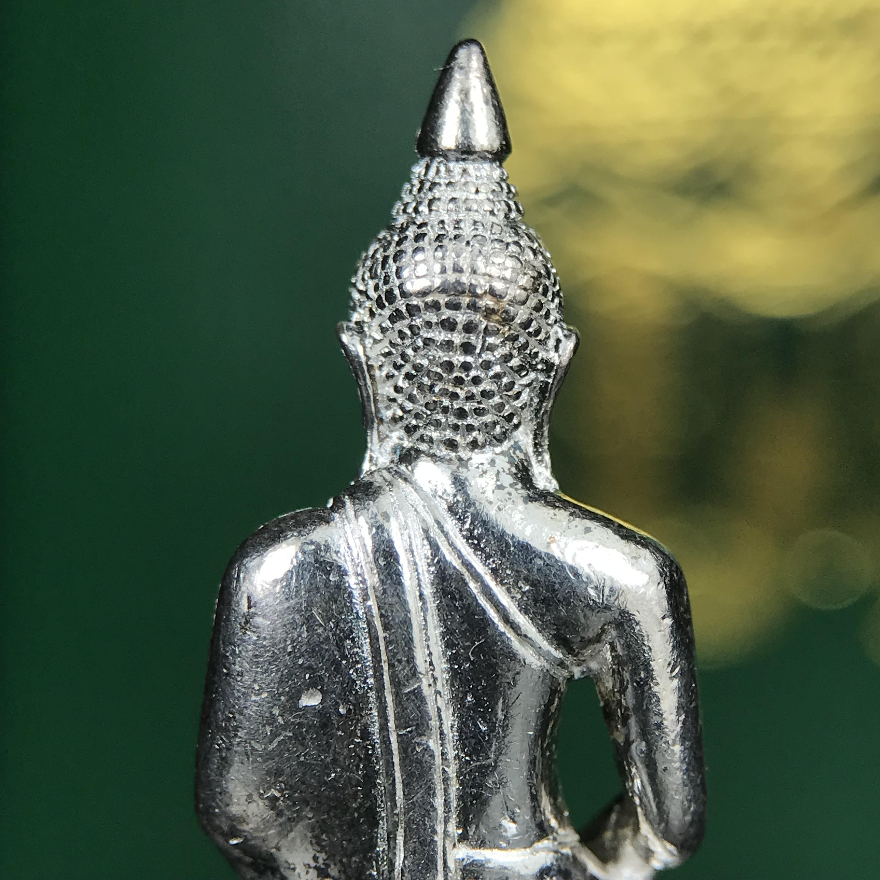 พระพุทธโสธร รุ่น กศก. 120 ปี เนื่องในโอกาสครบ 120 ปี กรมศุลกากร กระทรวงการคลัง จัดสร้าง ปี 2537 เนื้อเงินบริสุทธิ์ 99.9% ผิวขัดเงา(งานบริษัท แพรนด้า จิวเวลรี่)สวยงดงาม ทรงคุณค่า