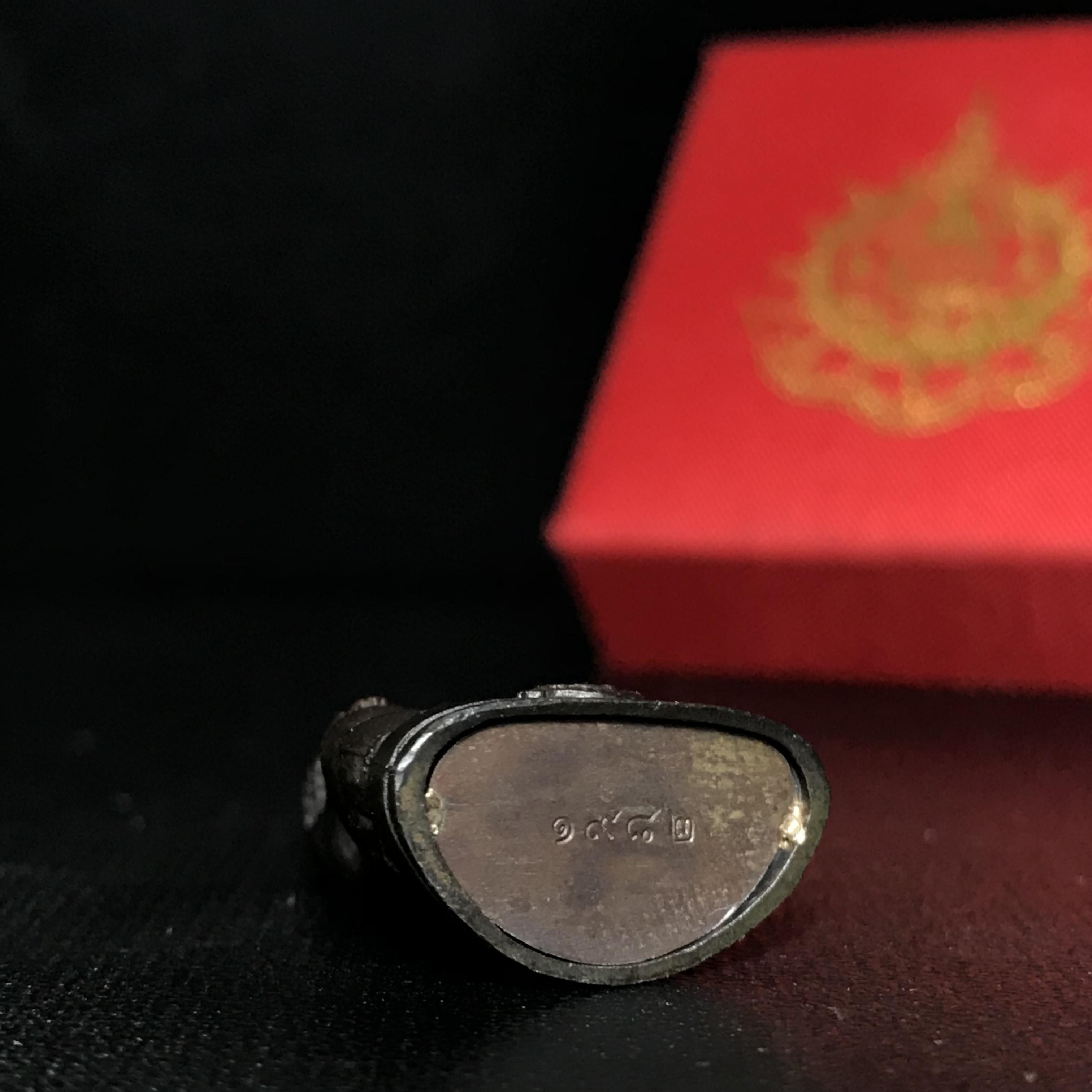 พระกริ่งไพรีพินาศ เฉลิมพระเกียรติ พระบาทสมเด็จพระเจ้าอยู่หัวรัชกาลที่9 พระชนมพรรษา 6 รอบ ปี2542เนื้อนวโลหะผสมทองคำ(บรรจุเหล็กไหล)ดีนอก-ดีใน