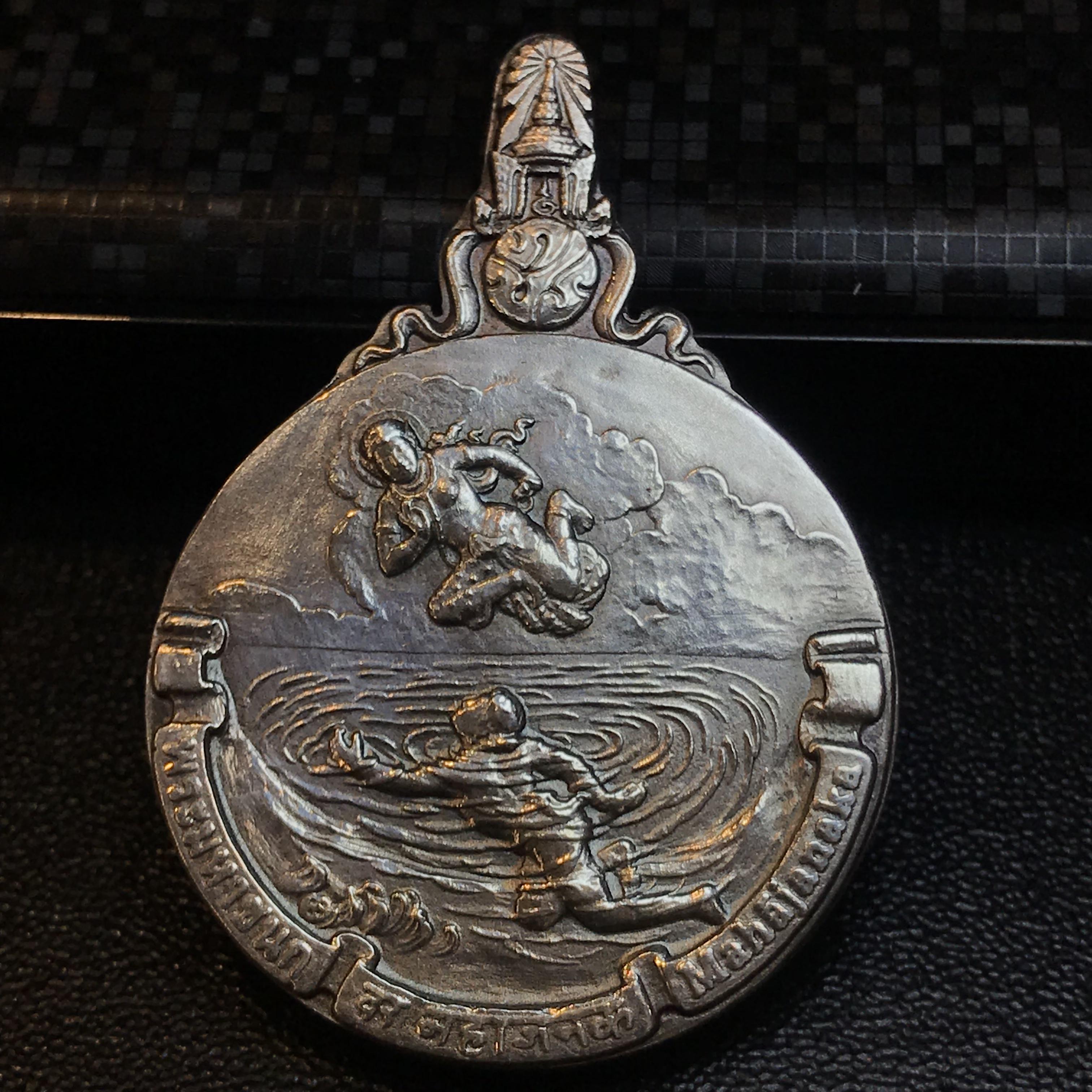 เหรียญพระมหาชนก พิมพ์ใหญ่ เนื้อเงิน ปี2539(รุ่นแรกในหลวงเสด็จเป็นประธานในพิธี)