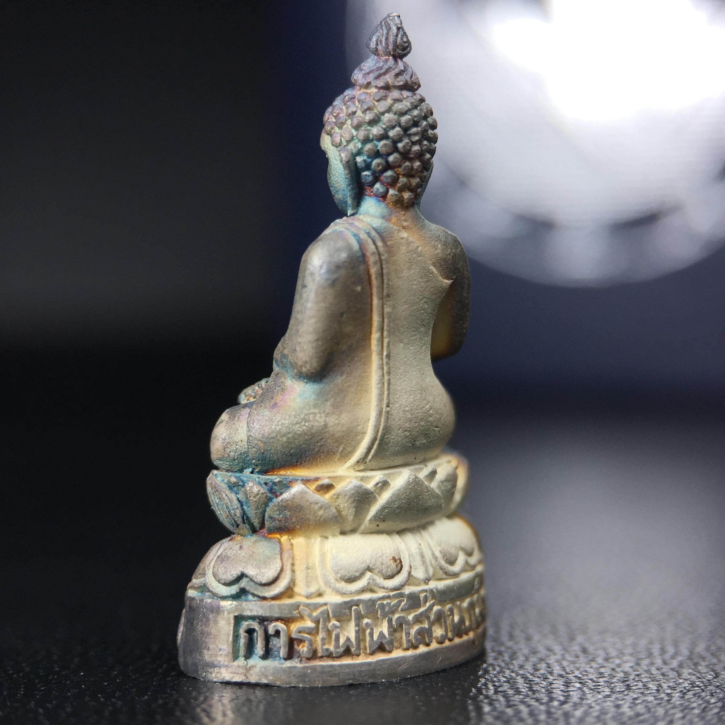 พระกริ่งไพรีพินาศ วัดบวรนิเวศวิหาร ปี2538 การไฟฟ้าส่วนภูมิภาคจัดสร้าง เนื้อเงิน(สภาพผิวเดิม ขึ้นสีรุ้งธรรมชาติ สวยแบบนิยม)พร้อมกล่องบรรจุเดิม หมายเลข 6432