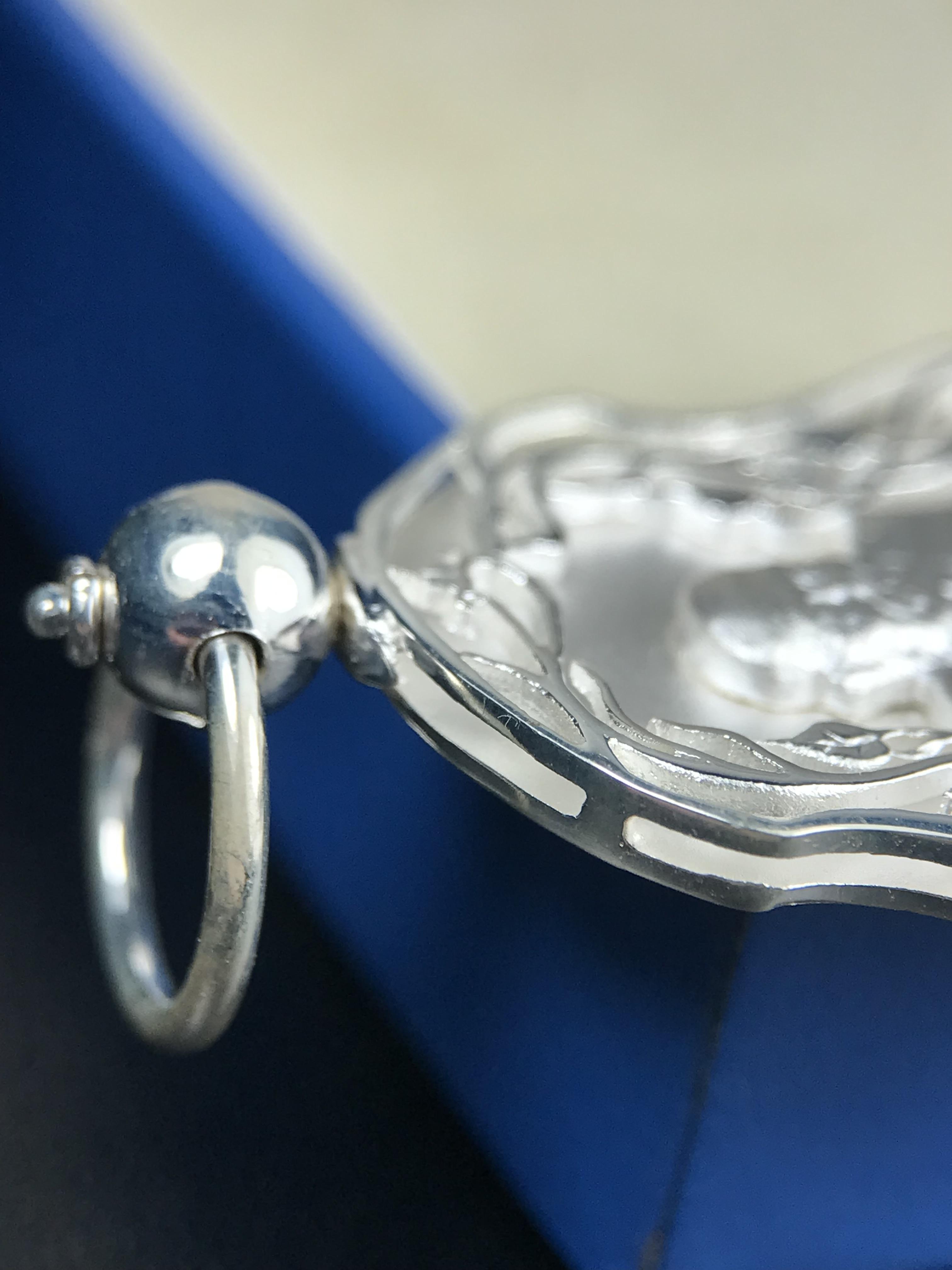 เหรียญหลวงปู่ทวด พระนามาภิไธย สก. แบบงานฉลุโบราณ(HAND MADE) ปี 2544 เนื้อเงิน(ผิวสวย) พิธีปลุกเสก ณ อุโบสถวัดช้างให้ และ พิธีมังคลาภิเษก ณ พระอุโบสถ วัดพระศรีรัตนศาสดาราม(วัดพระแก้ว) (1 ใน 2000 เหรียญ)พบเจอน้อยหายากมาก