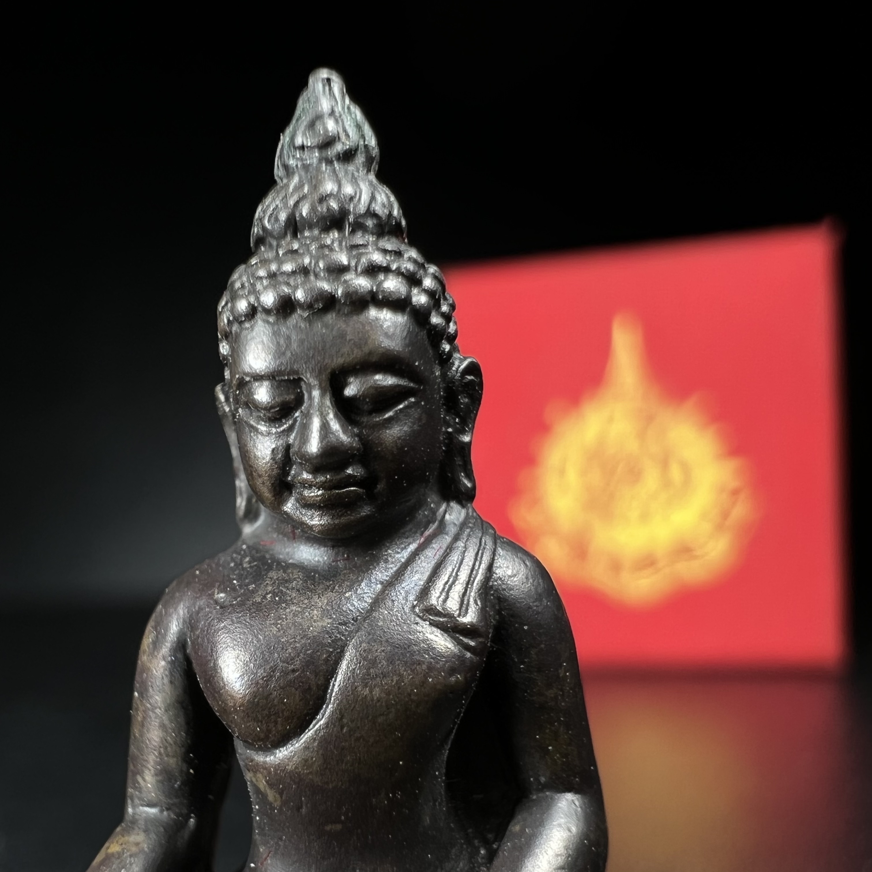 พระกริ่งไพรีพินาศ เฉลิมพระเกียรติ พระบาทสมเด็จพระเจ้าอยู่หัวรัชกาลที่9 พระชนมพรรษา 6 รอบ ปี2542 เนื้อนวโลหะผสมทองคำ(บรรจุเหล็กไหล)ดีนอก-ดีใน