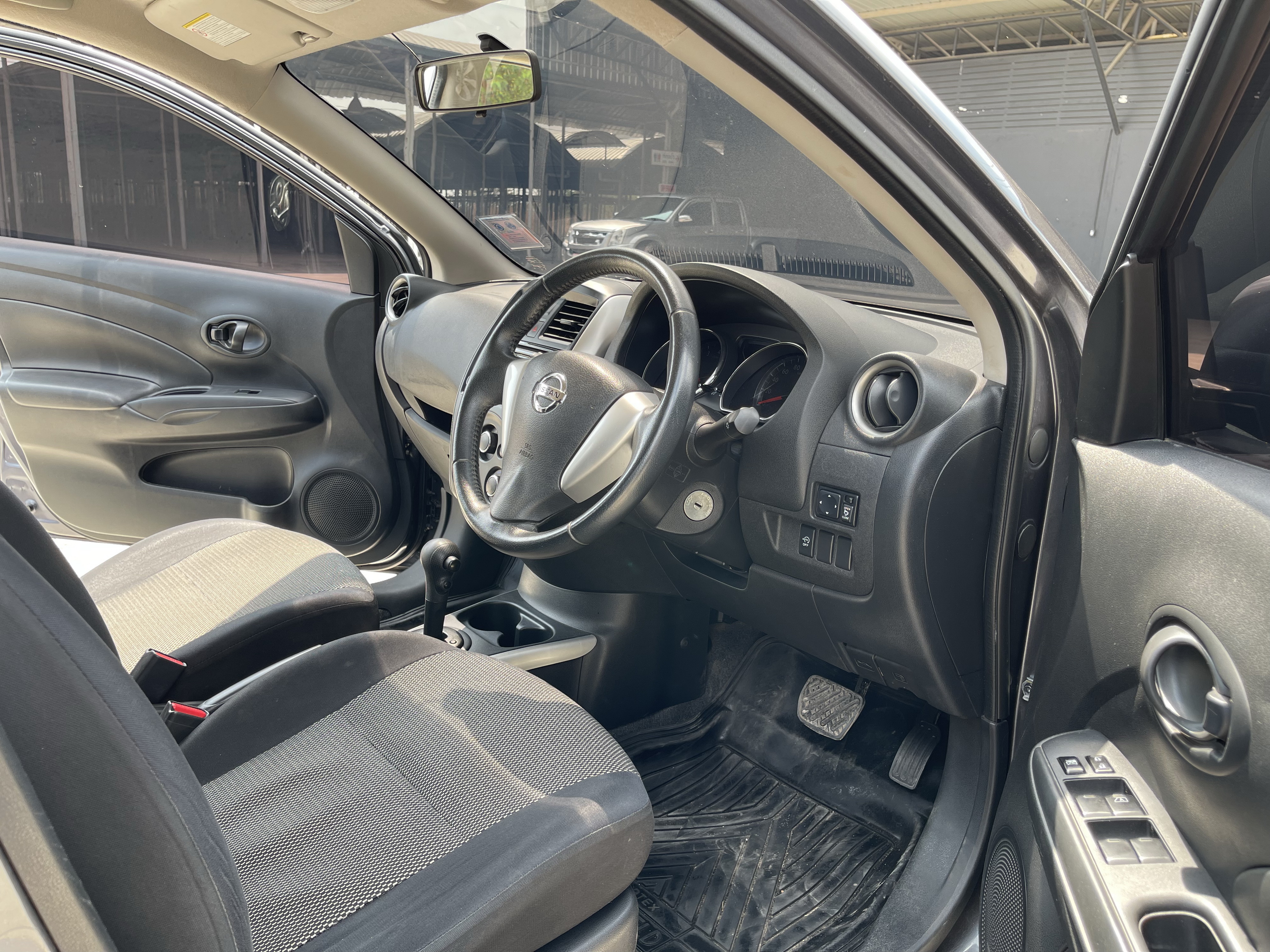 Nissan Almera 1.2 E Sportech At 2018 เทา