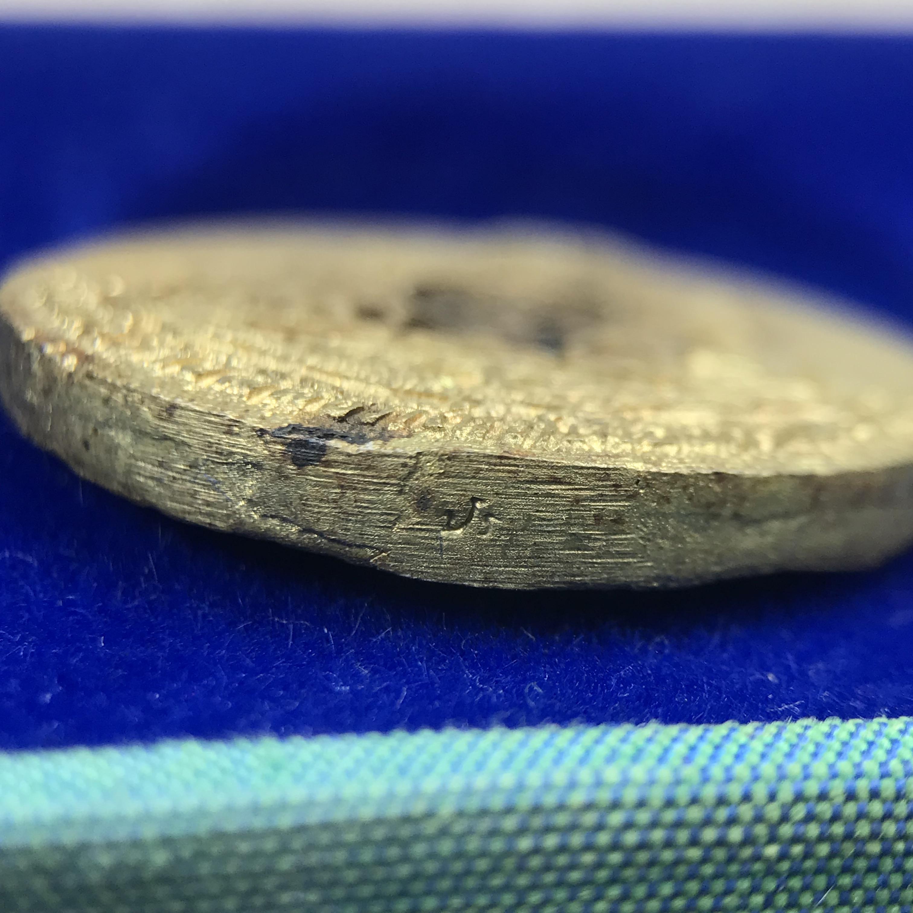 เหรียญรูปเหมือนพระญาณวิทยาคมเถร (หลวงพ่อคูณ ปริสุทโธ)ชุดกาญจนาภิเษกครองราชย์ครบ 50 ปี วัดบวรนิเวศวิหาร ปี พ.ศ. 2538 เนื้อบรอนซ์ทอง(จัดสร้างได้เหมือนหลวงพ่อคูณมาก มีรายละเอียดและความคมชัดสูง ลูกศิษย์ท่านไม่ควรพลาด วิจิตรศิลป์และพุทธศิลป์งดงาม)พิธีใหญ่