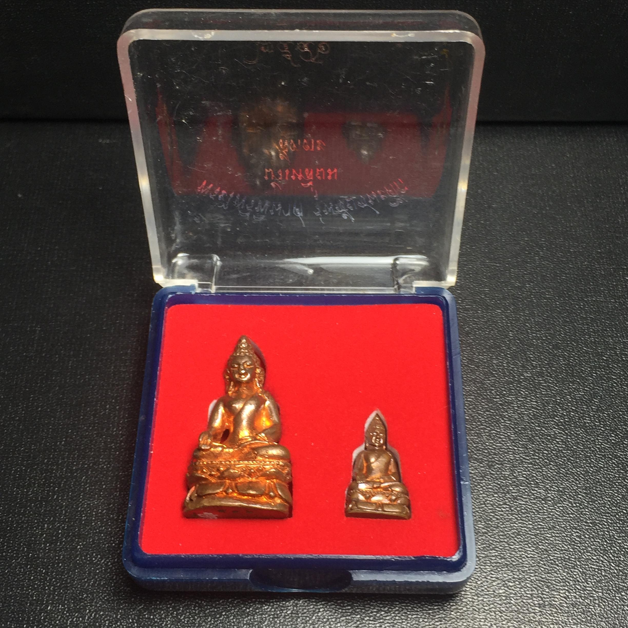 พระไพรีพินาศ วัดบวรนิเวศวิหาร รุ่นชัยชนะศึก ปี2546 พิมพ์บัวเหลี่ยม เนื้อสัตตโลหะ หมายเลข 596(สภาพสวยพร้อมกล่องบรรจุเดิมครบสมบูรณ์)(พระดี พิธีใหญ่ มวลสารเด่น รุ่นนิยม)