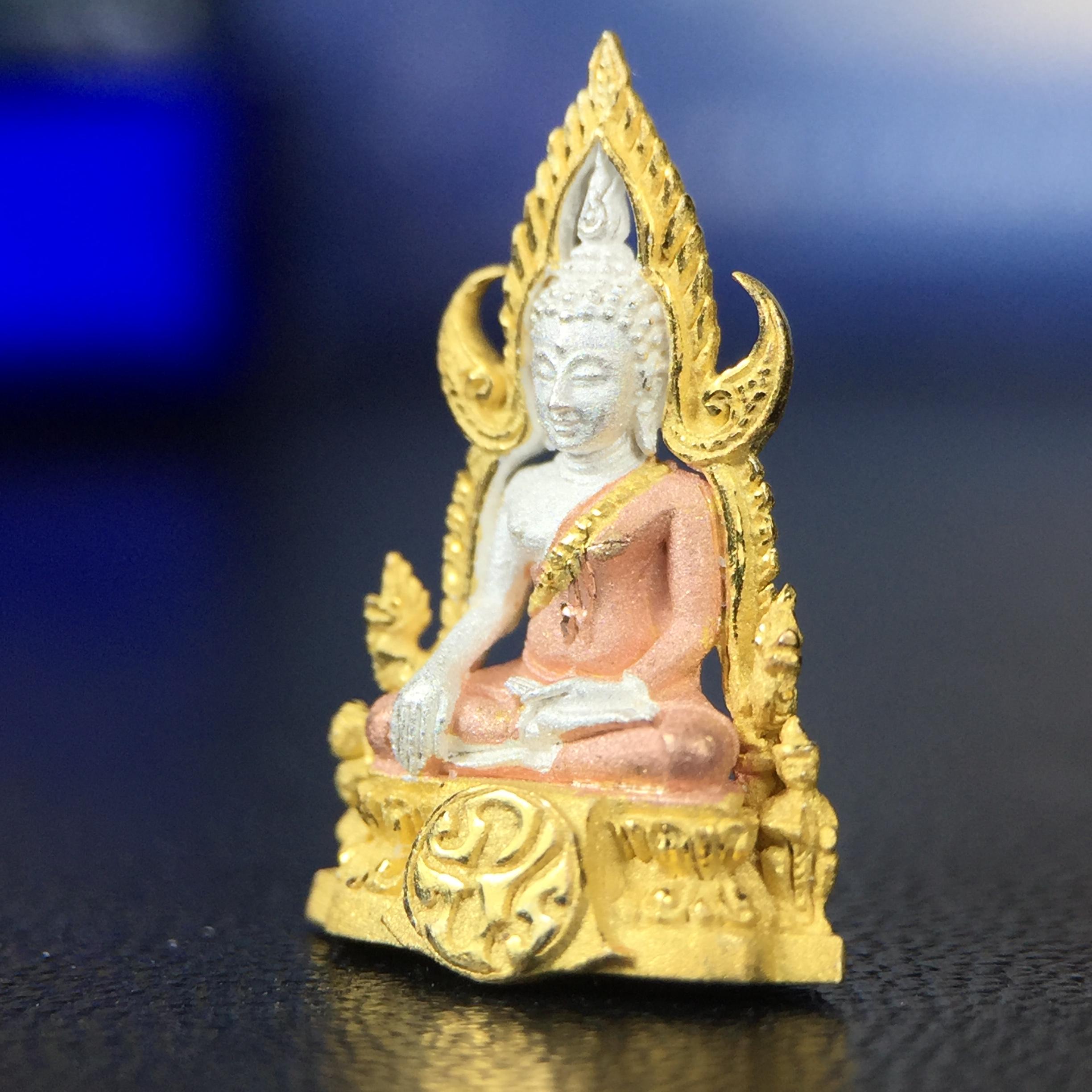 พระพุทธชินราช ภปร. โครงการ เพราะแผ่นดินนี้คือแผ่นดินเกิด เนื้อเงินชุบสามกษัตริย์ ปี2551 ขนาดหน้าตัก1/4นิ้ว (สวยงามหายาก)