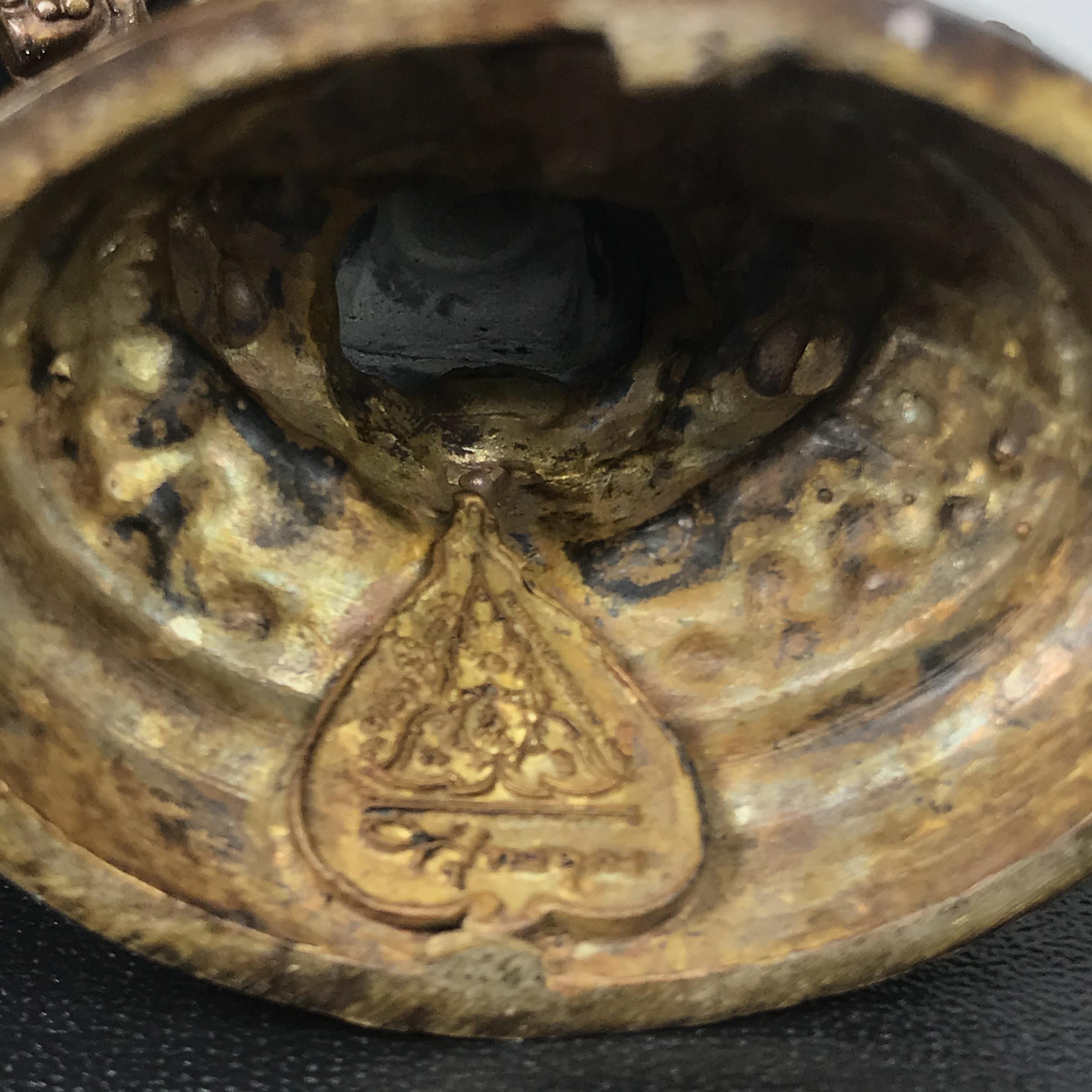 พระพิฆเนศวร รุ่น 108 แห่งการสถาปนากรมศิลปากร ปี 2562 ขนาดบูชาหน้าตัก 1.5 นิ้ว เนื้อทองเหลืองรมดำ (พิธีใหญ่ มวลสารดี)(เลขนัมเบอร์ 714)1 ใน 1999 องค์