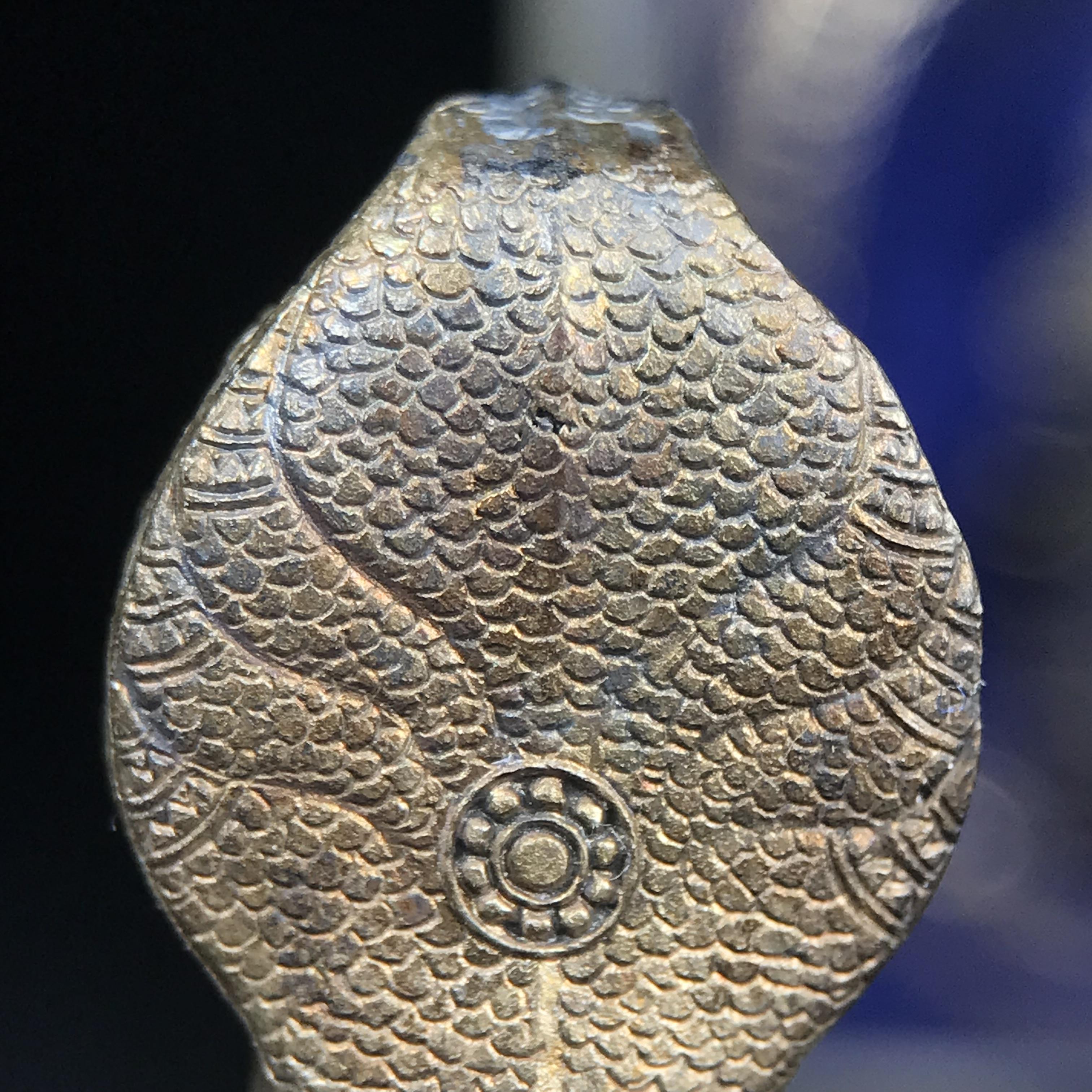 พระพุทธรูปนาคปรกปางมารวิชัย สธ. เนื่องวโรกาสสมเด็จพระเทพรัตนราชสุดาฯ ทรงเจริญพระชนมายุครบ 3 รอบ ปี2534 พิธีพุทธาภิเษก ณ วัดบวรนิเวศวิหาร โดยมีสมเด็จพระญาณสังวร สมเด็จพระสังฆราชเป็นองค์ประธาน(พิธีใหญ่ มวลสารดี พุทธศิลป์งดงาม)พระกริ่งเนื้อเงินพบเจอน้อยหายาก