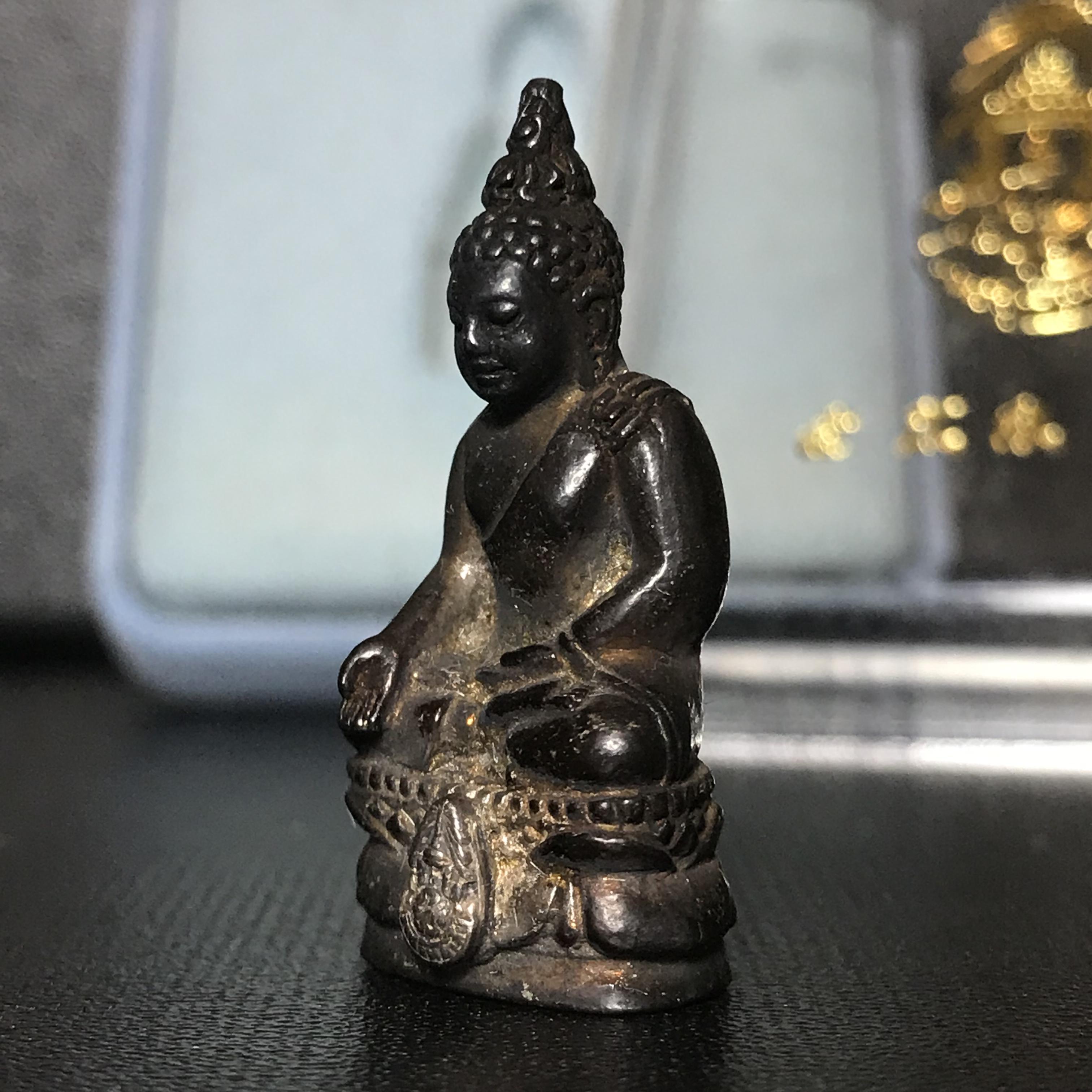 พระกริ่งไพรีพินาศ รุ่น ภปร. ราชวิทยาลัย ปี2535 เนื้อเงินผิวเดิมสวยแบบนิยม(1ใน2535องค์)