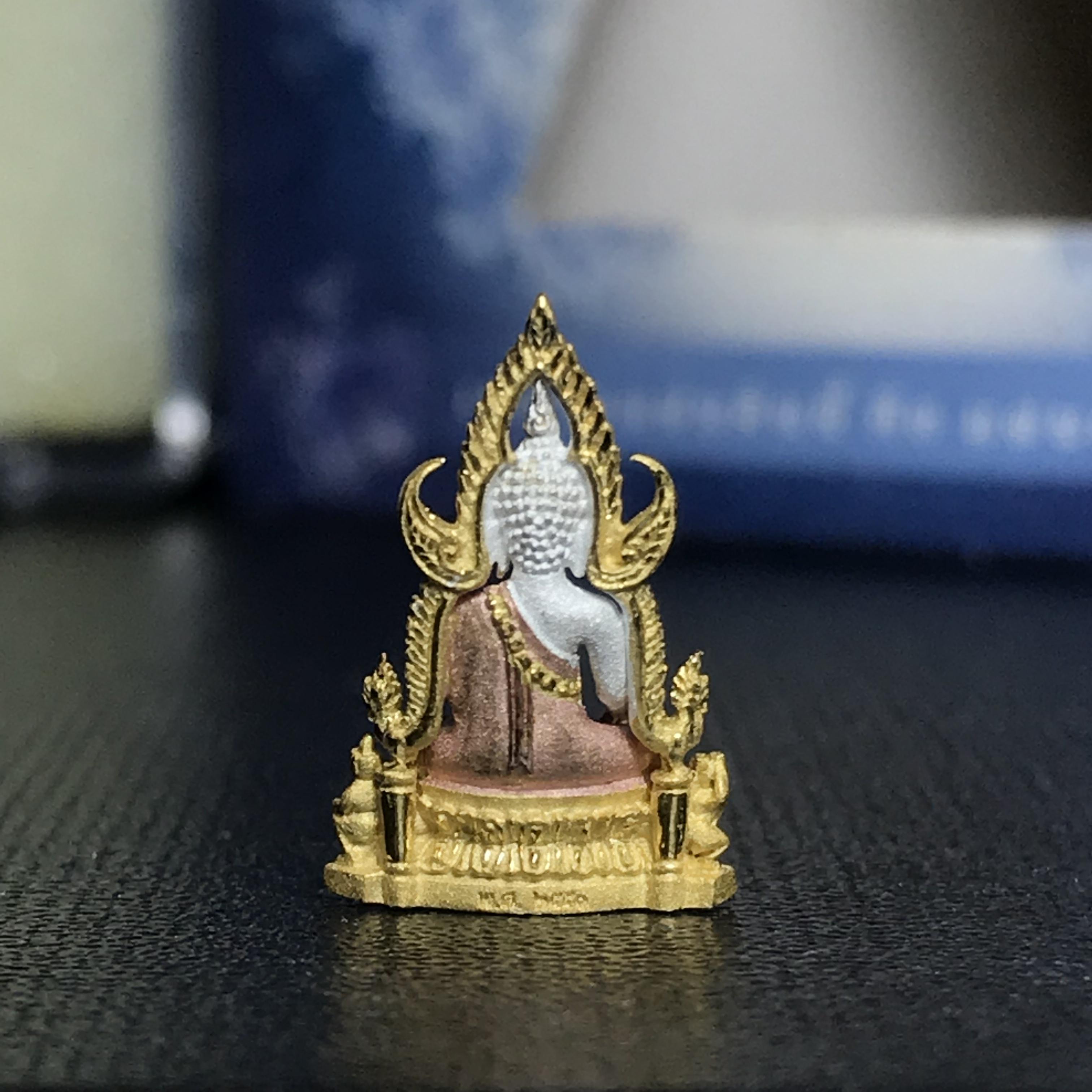 พระพุทธชินราช ภปร. โครงการ เพราะแผ่นดินนี้คือแผ่นดินเกิด เนื้อเงินชุบสามกษัตริย์ ปี2551 ขนาดหน้าตัก1/4นิ้ว (สวยงามหายาก)