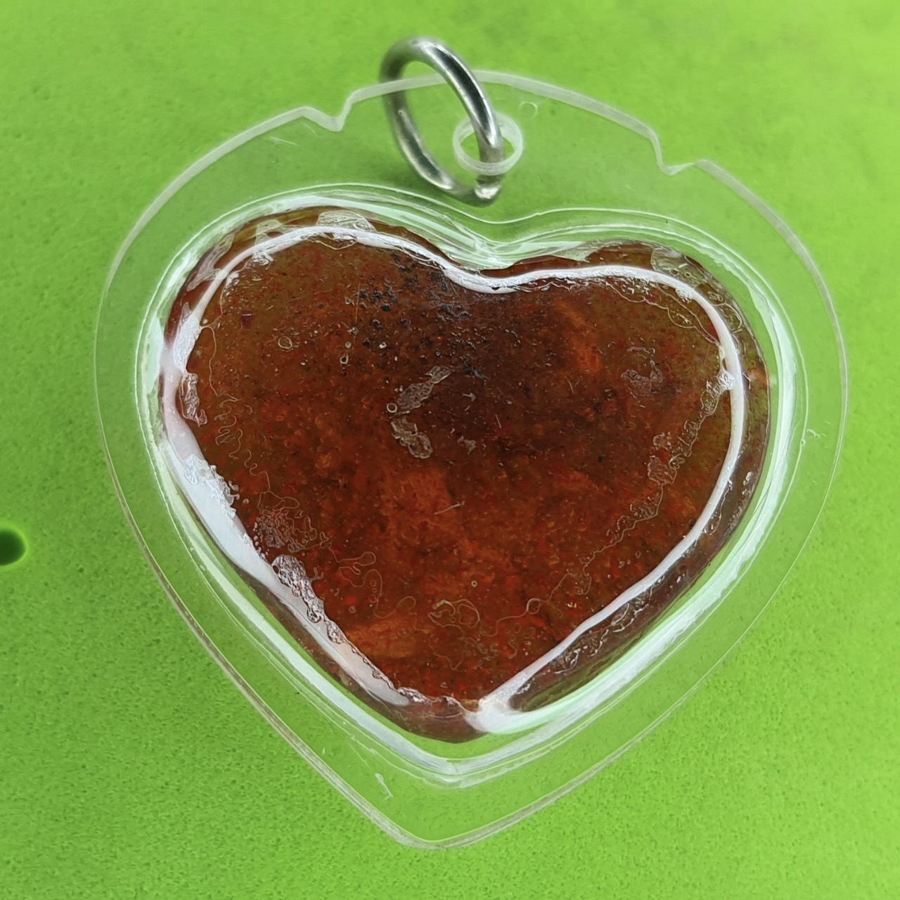 ของเสน่ห์ หัวใจ ดอกเถาหลง ชายใช้ สีแดง อัดกรอบพลาสติกกันน้ำ หัวใจดอกเถาหลงแท้