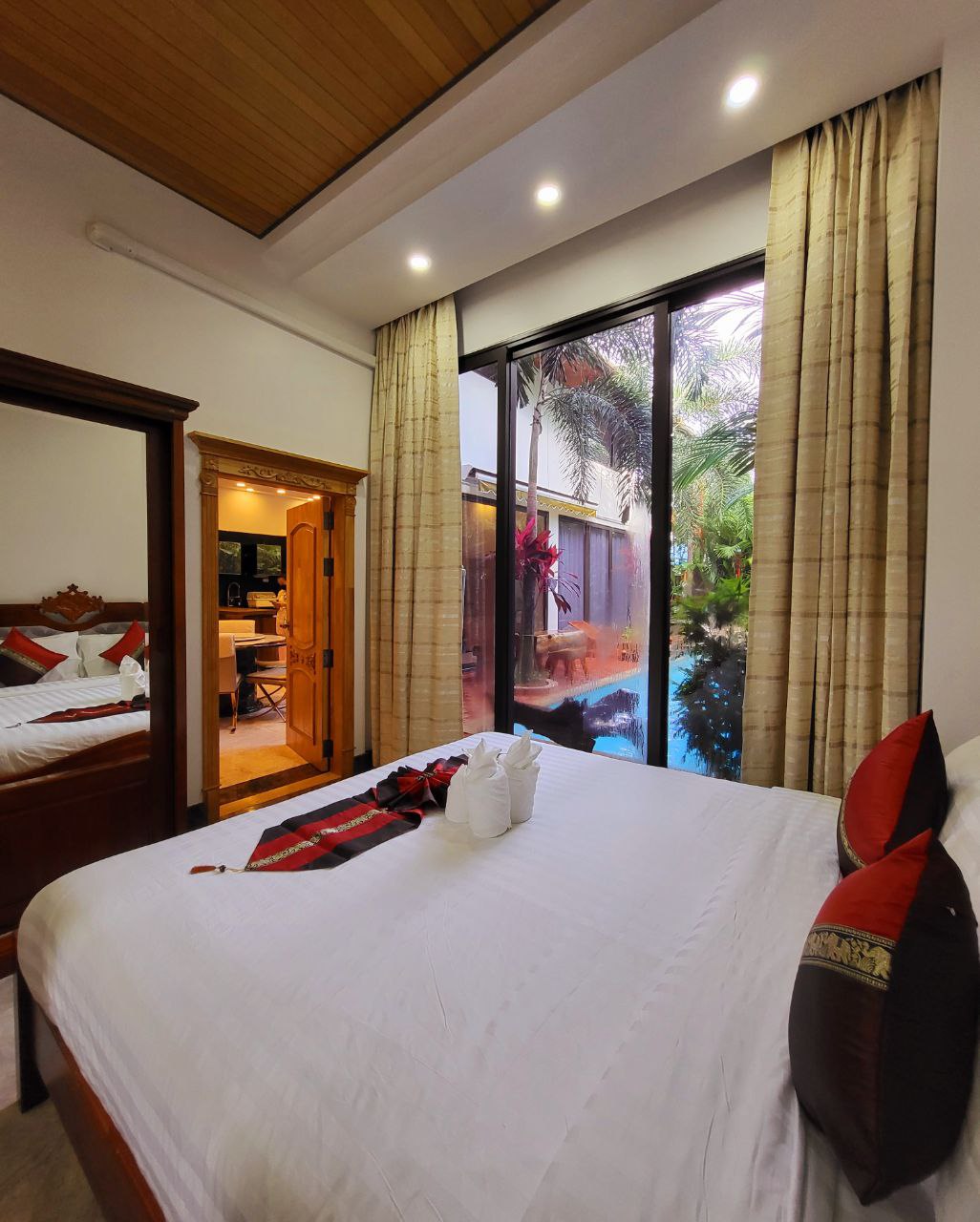 For Rent : Rawai, Naiharn Private Pool Villa, 3 bedrooms 4 Bathrooms