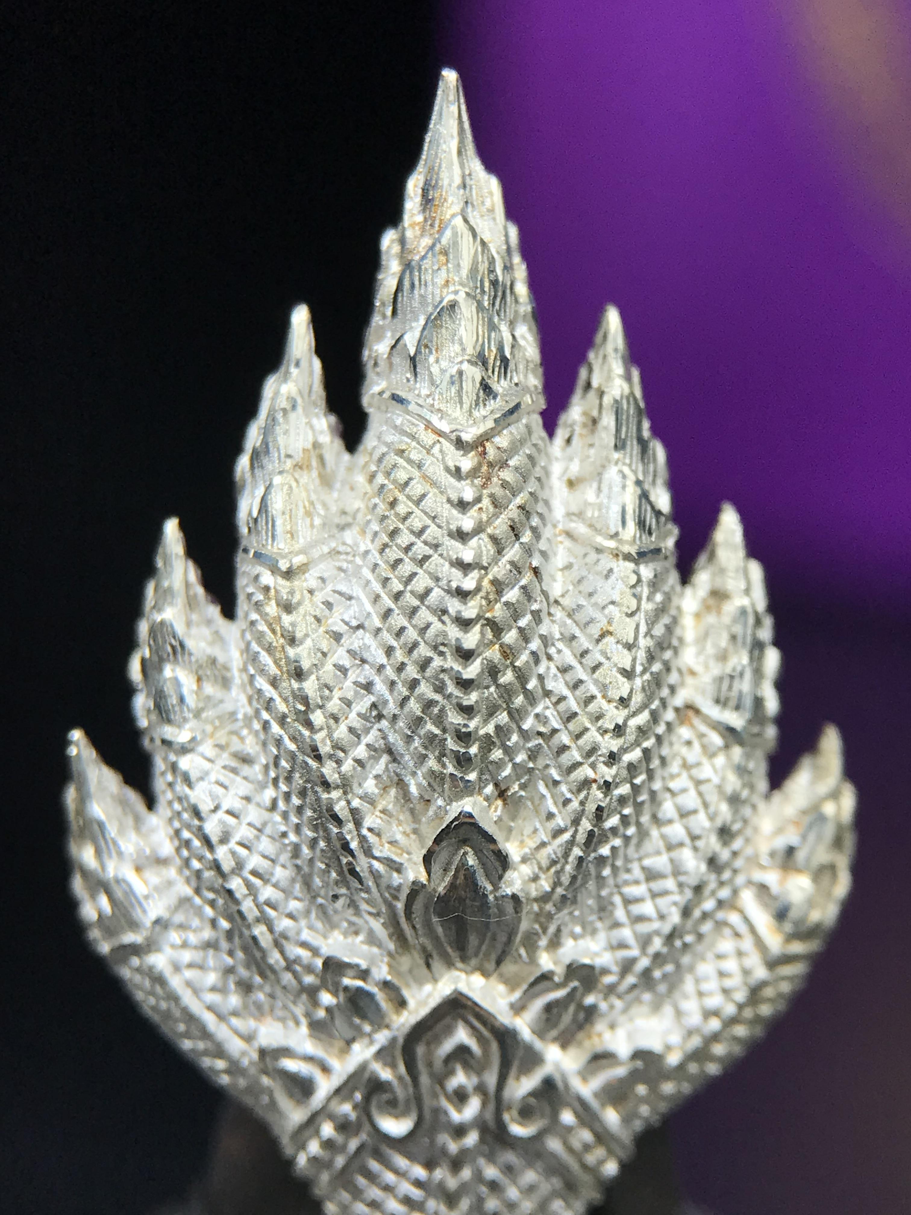 พระนาคปรก สธ. รุ่นสร้างพระอุโบสถเฉลิมพระเกียรติ 4 รอบ 84 พรรษา สมเด็จพระเทพรัตนราชสุดาฯ วัดบวรนิเวศวิหาร ปี 2543 พิมพ์ใหญ่ องค์พระเนื้อนวโลหะ ฐานนาคปรกเนื้อเงิน(สภาพ สวย )พิธีใหญ่ พุทธศิลป์งดงาม หายาก(องค์หมายเลขสวย ๒๖๖) (1 ใน 1999 องค์)